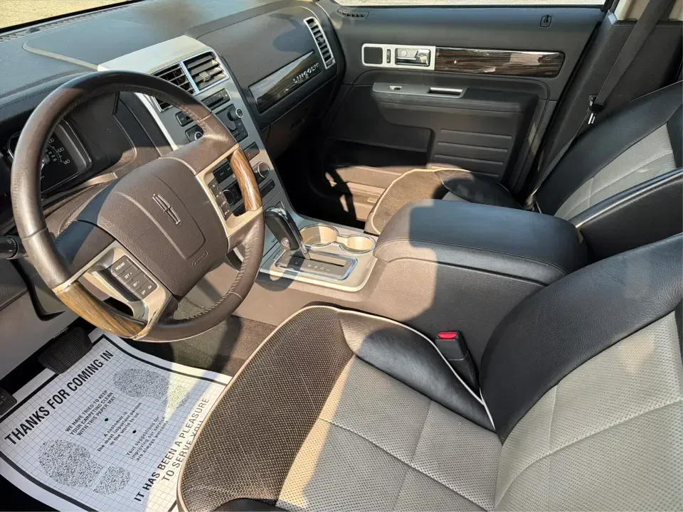 2008 Lincoln MKX AWD (2LMDU88C78B) with an 3.5L V6 DOHC 24V engine, 6-Speed Automatic Overdrive transmission, located at 401 Woodman Dr, Riverside, OH, 45431, (937) 908-9800, 39.760899, -84.123421 - Need a comfortable, confident SUV for Ohio's four-season driving-something that can handle rainy commutes, snowy mornings, and weekend getaways without feeling like a bare-bones budget ride? This 2008 Lincoln MKX AWD delivers a premium, road-trip-ready experience with upscale comfort for five, a smo- Photo#9