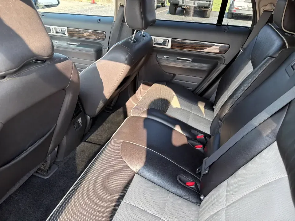 2008 Lincoln MKX AWD (2LMDU88C78B) with an 3.5L V6 DOHC 24V engine, 6-Speed Automatic Overdrive transmission, located at 401 Woodman Dr, Riverside, OH, 45431, (937) 908-9800, 39.760899, -84.123421 - Need a comfortable, confident SUV for Ohio's four-season driving-something that can handle rainy commutes, snowy mornings, and weekend getaways without feeling like a bare-bones budget ride? This 2008 Lincoln MKX AWD delivers a premium, road-trip-ready experience with upscale comfort for five, a smo- Photo#10