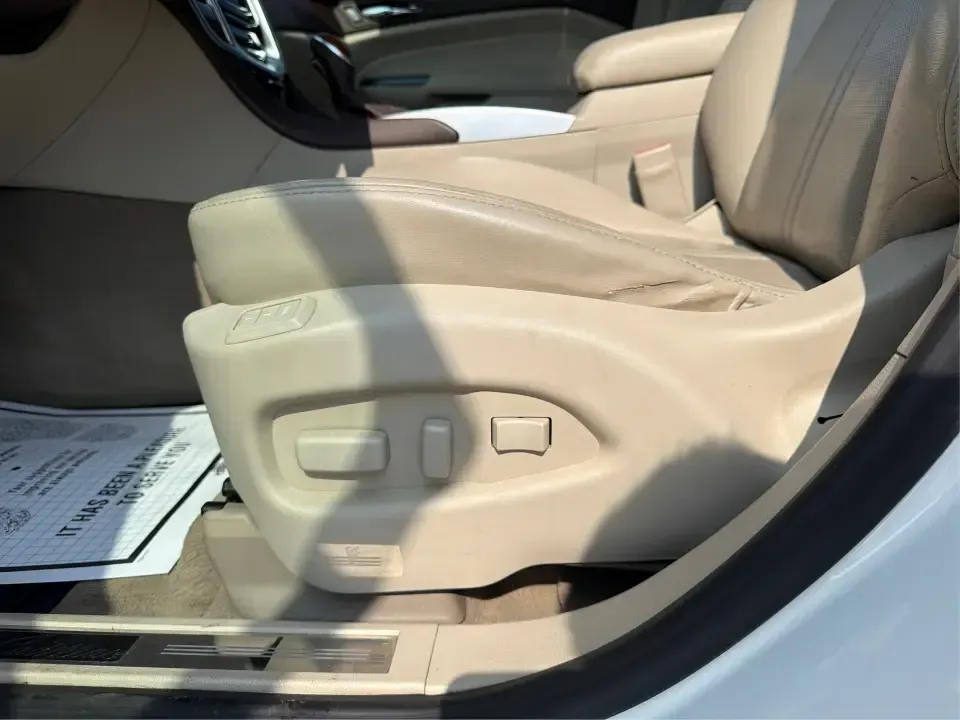 2015 Cadillac SRX Luxury Collection FWD (3GYFNBE33FS) with an 3.6L V6 DOHC 24V FFV engine, 6-Speed Automatic transmission, located at 8750 N County Rd 25A, Piqua, OH, 45356, (937) 908-9800, 40.164391, -84.232513 - Upgrade your daily drive with a luxury SUV that fits real life-school drop-offs, long commutes to Dayton, and comfortable weekend getaways up I75. This 2015 Cadillac SRX Luxury Collection FWD blends upscale style with practical space for five, making it a smart pick for growing families, busy profes- Photo#17