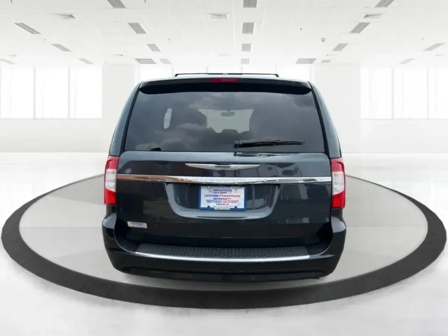 2014 Chrysler Town and Country Touring (2C4RC1BG7ER) with an 3.6L V6 DOHC 24V engine, 6-Speed Automatic transmission, located at 880 E. National Road, Vandalia, OH, 45377, (937) 908-9800, 39.891918, -84.183594 - Whether you're shuttling kids to practice, commuting up and down I-75, or packing up for a weekend at the National Museum of the U.S. Air Force, a minivan that's comfortable, capable, and easy to live with can make every day smoother. This 2014 Chrysler Town and Country Touring is built for real-l- Photo#3