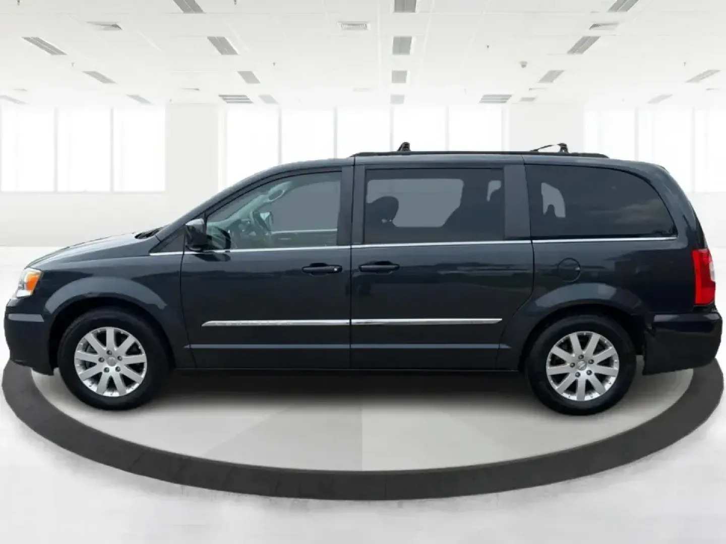 2014 Chrysler Town and Country Touring (2C4RC1BG7ER) with an 3.6L V6 DOHC 24V engine, 6-Speed Automatic transmission, located at 880 E. National Road, Vandalia, OH, 45377, (937) 908-9800, 39.891918, -84.183594 - Whether you're shuttling kids to practice, commuting up and down I-75, or packing up for a weekend at the National Museum of the U.S. Air Force, a minivan that's comfortable, capable, and easy to live with can make every day smoother. This 2014 Chrysler Town and Country Touring is built for real-l- Photo#5