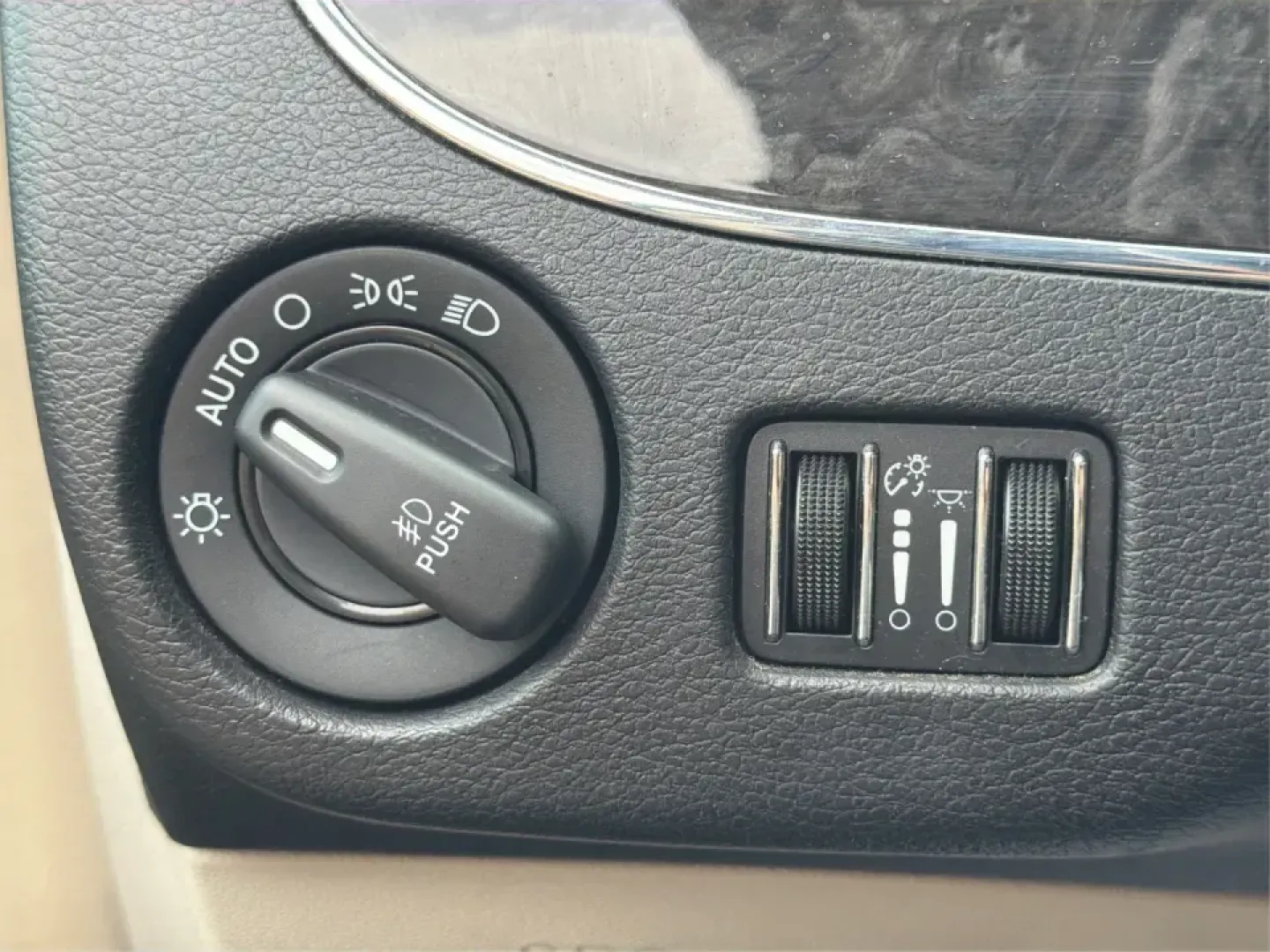 2014 Chrysler Town and Country Touring (2C4RC1BG7ER) with an 3.6L V6 DOHC 24V engine, 6-Speed Automatic transmission, located at 880 E. National Road, Vandalia, OH, 45377, (937) 908-9800, 39.891918, -84.183594 - Whether you're shuttling kids to practice, commuting up and down I-75, or packing up for a weekend at the National Museum of the U.S. Air Force, a minivan that's comfortable, capable, and easy to live with can make every day smoother. This 2014 Chrysler Town and Country Touring is built for real-l- Photo#17