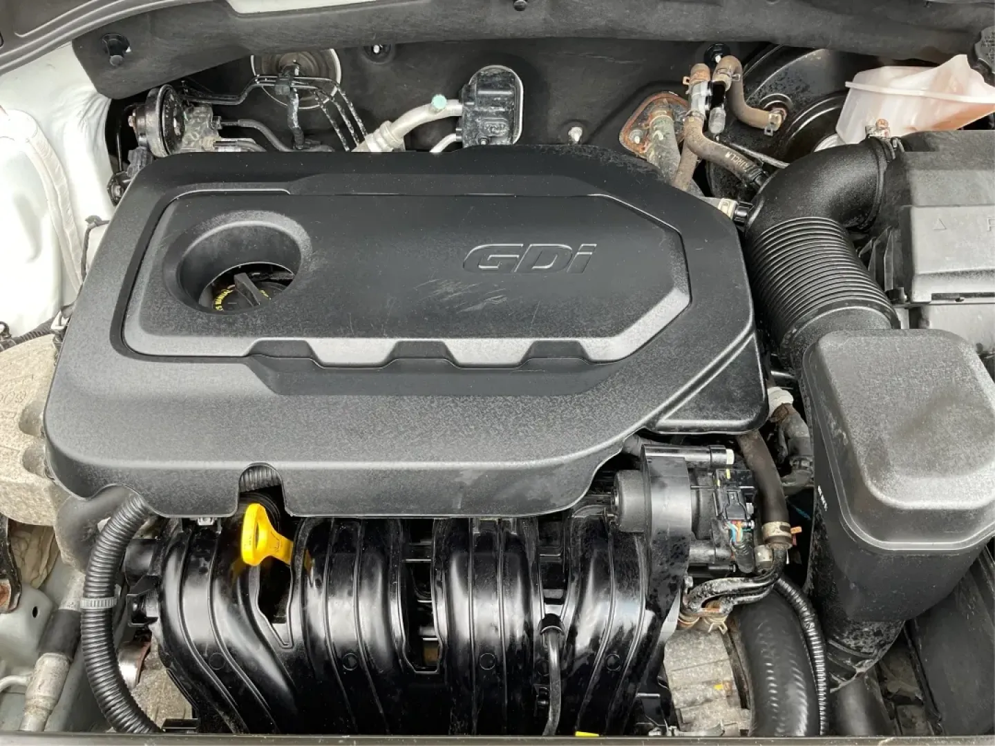 2017 Hyundai Santa Fe 2.4L (5NMZTDLB4HH) with an Theta II 2.4L I-4 gasoline direct injection engine, located at 1184 Kauffman Ave, Fairborn, OH, 45324, (937) 908-9800, 39.807072, -84.030914 - **Discover Your Next Adventure with the 2017 Hyundai Santa Fe Sport at Advantage Car and Credit!**<br /> <br /> Are you ready to elevate your lifestyle and embrace the adventures waiting for you? Whether you're a growing family in need of space, a daily commuter looking for comfort, or an outdoor en - Photo#11