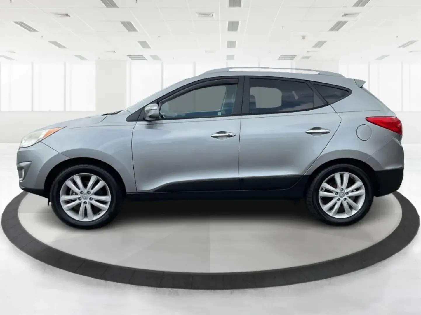 2013 Hyundai Tucson Limited (KM8JUCAC4DU) with an Other engine, located at 1184 Kauffman Ave, Fairborn, OH, 45324, (937) 908-9800, 39.807072, -84.030914 - **Discover Your New Adventure Vehicle: 2013 Hyundai Tucson Limited at Advantage Car and Credit!** <br /> <br /> Are you searching for the perfect SUV that combines style, comfort, and versatility? Look no further than this striking 2013 Hyundai Tucson Limited, located right here at Advantage Car an - Photo#4