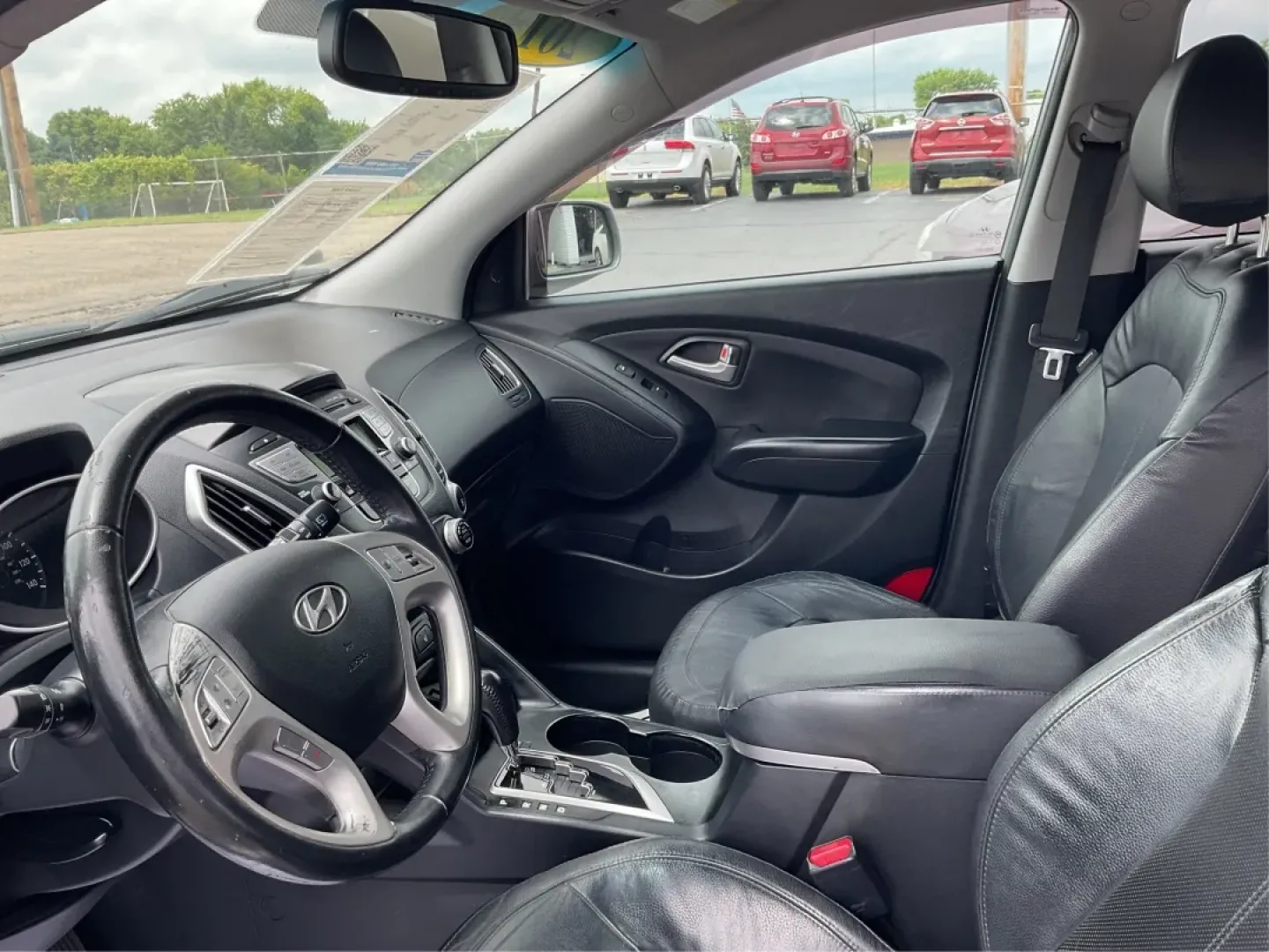 2013 Hyundai Tucson Limited (KM8JUCAC4DU) with an Other engine, located at 1184 Kauffman Ave, Fairborn, OH, 45324, (937) 908-9800, 39.807072, -84.030914 - **Discover Your New Adventure Vehicle: 2013 Hyundai Tucson Limited at Advantage Car and Credit!** <br /> <br /> Are you searching for the perfect SUV that combines style, comfort, and versatility? Look no further than this striking 2013 Hyundai Tucson Limited, located right here at Advantage Car an - Photo#8