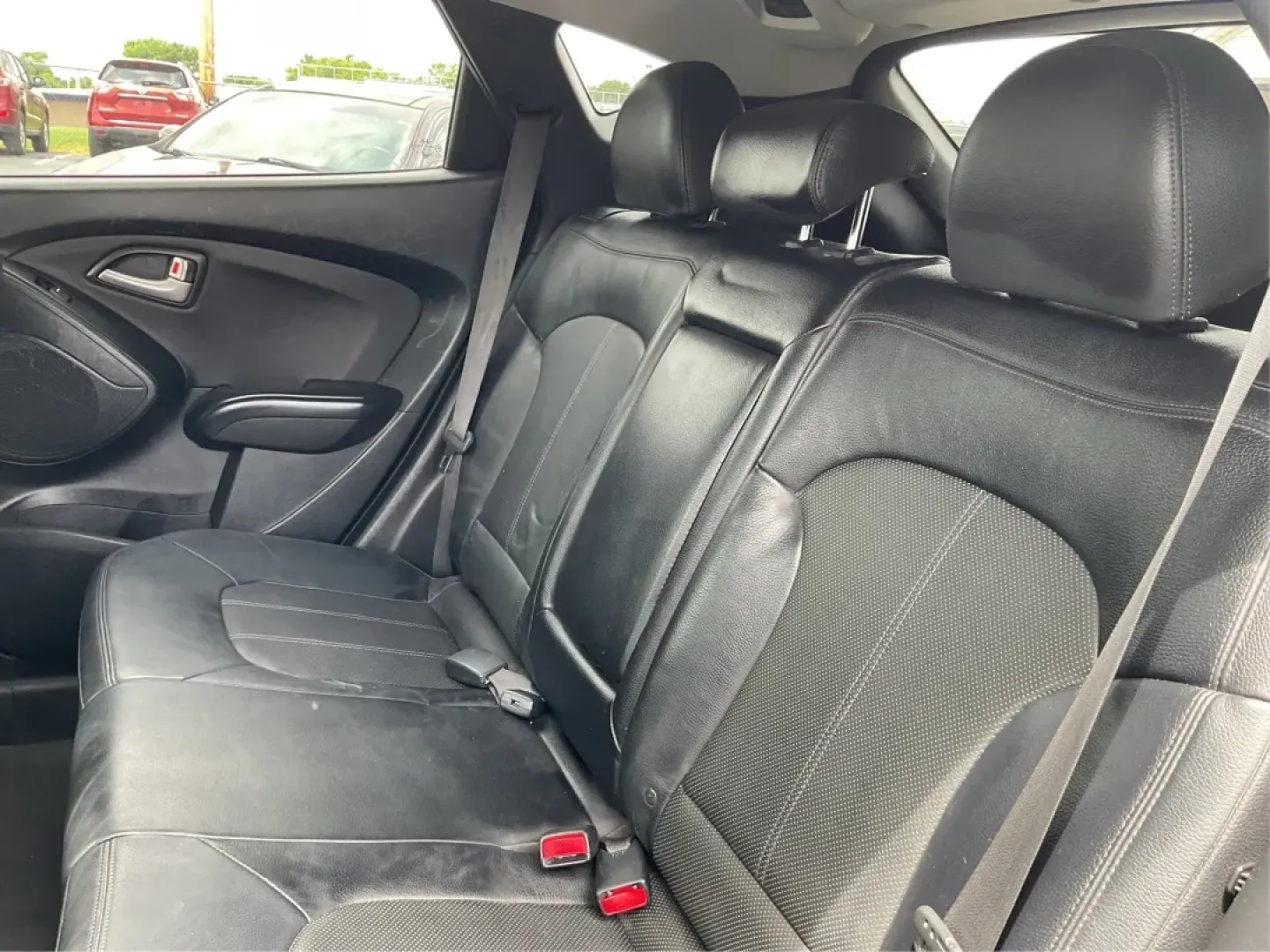 2013 Hyundai Tucson Limited (KM8JUCAC4DU) with an Other engine, located at 1184 Kauffman Ave, Fairborn, OH, 45324, (937) 908-9800, 39.807072, -84.030914 - **Discover Your New Adventure Vehicle: 2013 Hyundai Tucson Limited at Advantage Car and Credit!** <br /> <br /> Are you searching for the perfect SUV that combines style, comfort, and versatility? Look no further than this striking 2013 Hyundai Tucson Limited, located right here at Advantage Car an - Photo#9