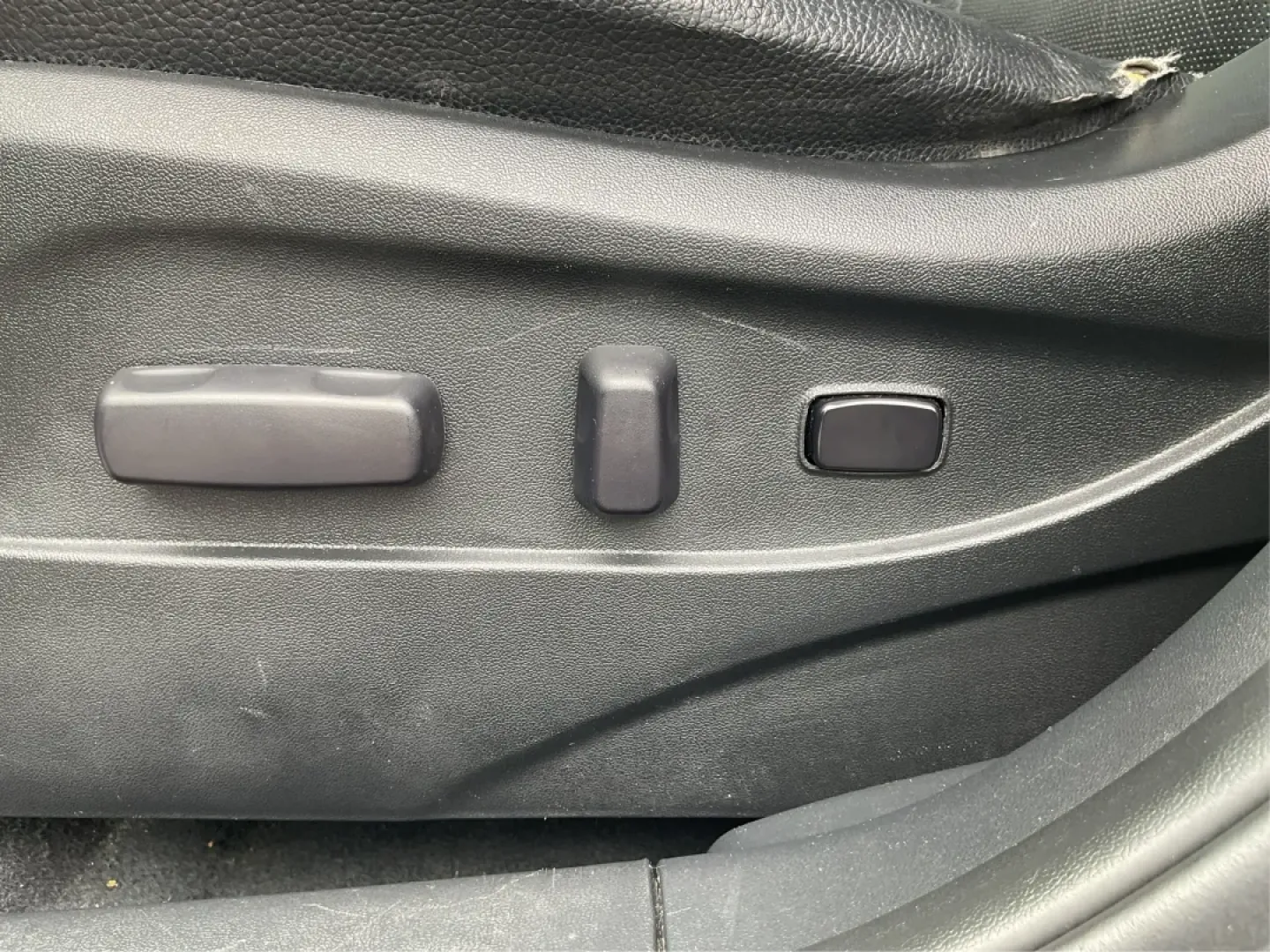 2013 Hyundai Tucson Limited (KM8JUCAC4DU) with an Other engine, located at 1184 Kauffman Ave, Fairborn, OH, 45324, (937) 908-9800, 39.807072, -84.030914 - **Discover Your New Adventure Vehicle: 2013 Hyundai Tucson Limited at Advantage Car and Credit!** <br /> <br /> Are you searching for the perfect SUV that combines style, comfort, and versatility? Look no further than this striking 2013 Hyundai Tucson Limited, located right here at Advantage Car an - Photo#15