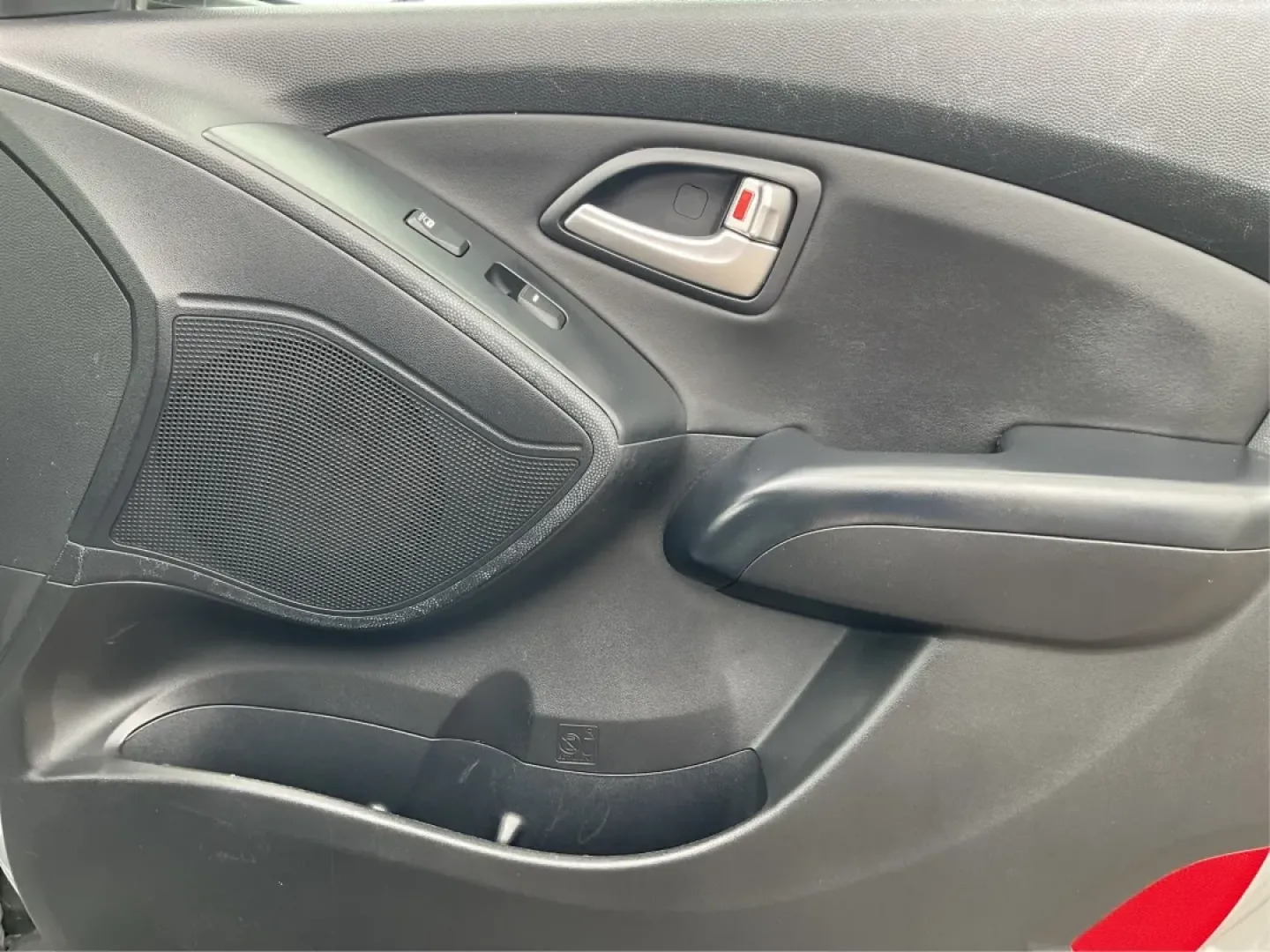 2013 Hyundai Tucson Limited (KM8JUCAC4DU) with an Other engine, located at 1230 East Main St, Xenia, OH, 45385, (937) 908-9800, 39.688026, -83.910172 - **Discover Your New Adventure Vehicle: 2013 Hyundai Tucson Limited at Advantage Car and Credit!** <br /> <br /> Are you searching for the perfect SUV that combines style, comfort, and versatility? Look no further than this striking 2013 Hyundai Tucson Limited, located right here at Advantage Car an - Photo#17