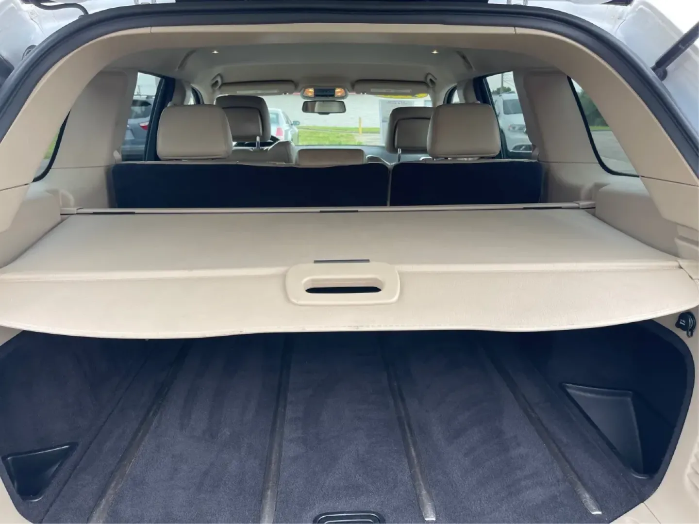 2016 Jeep Grand Cherokee Limited (1C4RJFBG9GC) with an Other engine, located at 1230 East Main St, Xenia, OH, 45385, (937) 908-9800, 39.688026, -83.910172 - ### Discover Adventure with the 2016 Jeep Grand Cherokee Limited at Advantage Car and Credit in Fairborn, OH!<br /> <br /> Are you ready to elevate your weekend adventures or tackle your daily commute with style and confidence? The 2016 Jeep Grand Cherokee Limited is the perfect SUV for those who cr - Photo#12