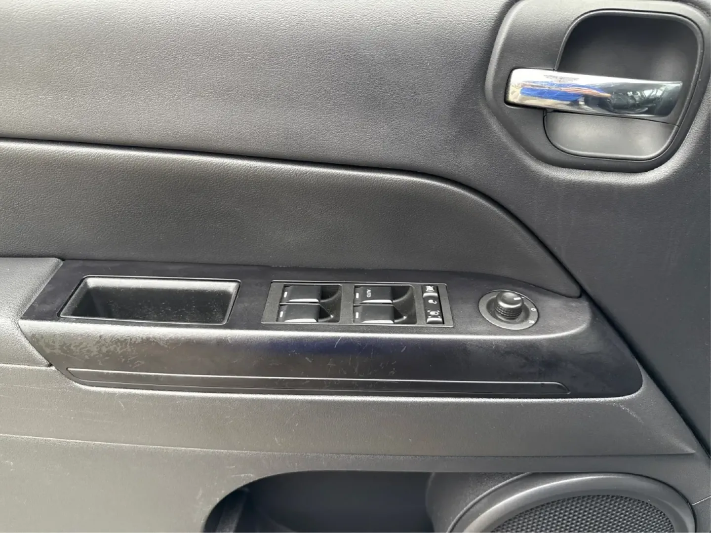 2016 Jeep Patriot High Altitude Edition (1C4NJRFB0GD) with an 2.4L I-4 DOHC engine, located at 401 Woodman Dr, Riverside, OH, 45431, (937) 908-9800, 39.760899, -84.123421 - **Explore Your Next Adventure in the 2016 Jeep Patriot High Altitude Edition!**<br /> <br /> Are you ready to elevate your lifestyle and embark on thrilling weekend adventures or effortlessly tackle your daily commute? The 2016 Jeep Patriot High Altitude Edition is the perfect SUV for those who crav - Photo#19