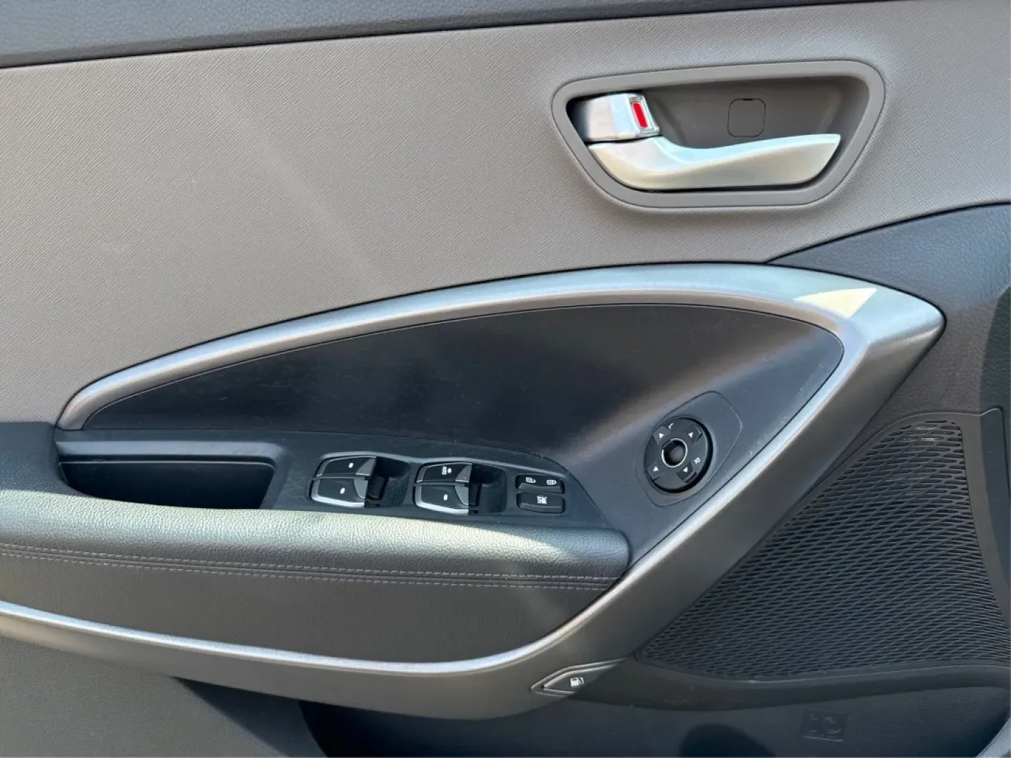 2013 Hyundai Santa Fe Sport 2.0T (5XYZU3LA1DG) with an Theta II 2L I-4 gasoline direct injection engine, located at 880 E. National Road, Vandalia, OH, 45377, (937) 908-9800, 39.891918, -84.183594 - **Discover Adventure with the 2013 Hyundai Santa Fe at Advantage Car and Credit!**<br /> <br /> Are you ready to embrace the open road? Whether you're planning a weekend getaway or commuting to work, the 2013 Hyundai Santa Fe Sport 2.0T is the perfect vehicle to elevate your lifestyle. Designed for - Photo#19
