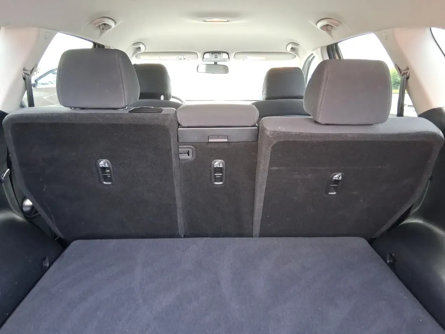 2017 Kia Sorento 2.4L L (5XYPG4A32HG) with an 2.4L I-4 gasoline direct injection engine, located at 8750 N County Rd 25A, Piqua, OH, 45356, (937) 908-9800, 40.164391, -84.232513 - **Unleash Your Adventurous Spirit with this 2017 Kia Sorento at Advantage Car and Credit in Xenia, OH!**<br /> <br /> Are you ready to elevate your family adventures or conquer your daily commute? Look no further than the 2017 Kia Sorento, a versatile SUV that perfectly aligns with your lifestyle ne - Photo#12