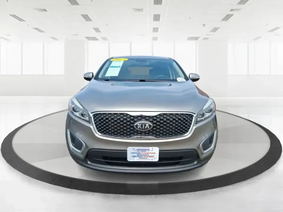 2017 Kia Sorento 2.4L L (5XYPG4A32HG) with an 2.4L I-4 gasoline direct injection engine, 6A transmission, located at 1099 N County Rd 25A , Troy, OH, 45373, (937) 908-9800, 40.057079, -84.212883 - **Unleash Your Adventurous Spirit with this 2017 Kia Sorento at Advantage Car and Credit in Xenia, OH!**<br /> <br /> Are you ready to elevate your family adventures or conquer your daily commute? Look no further than the 2017 Kia Sorento, a versatile SUV that perfectly aligns with your lifestyle ne - Photo#7