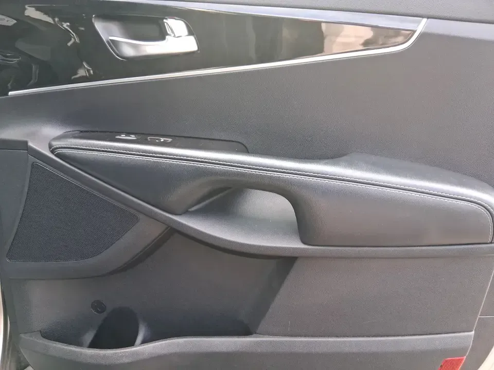 2017 Kia Sorento 2.4L L (5XYPG4A32HG) with an 2.4L I-4 gasoline direct injection engine, 6A transmission, located at 1099 N County Rd 25A , Troy, OH, 45373, (937) 908-9800, 40.057079, -84.212883 - **Unleash Your Adventurous Spirit with this 2017 Kia Sorento at Advantage Car and Credit in Xenia, OH!**<br /> <br /> Are you ready to elevate your family adventures or conquer your daily commute? Look no further than the 2017 Kia Sorento, a versatile SUV that perfectly aligns with your lifestyle ne - Photo#18