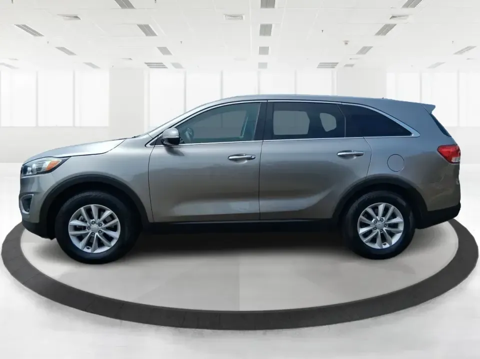 2017 Kia Sorento 2.4L L (5XYPG4A32HG) with an 2.4L I-4 gasoline direct injection engine, 6A transmission, located at 880 E. National Road, Vandalia, OH, 45377, (937) 908-9800, 39.891918, -84.183594 - Picture your next road trip or daily school-and-sports shuffle: a roomy SUV that's comfortable on long stretches of I-75, easy to live with around town, and ready for weekend errands from Miller Lane to the Dayton area. This **2017 Kia Sorento 2.4L L** in **Gray** is a practical, budget-friendly cho - Photo#5