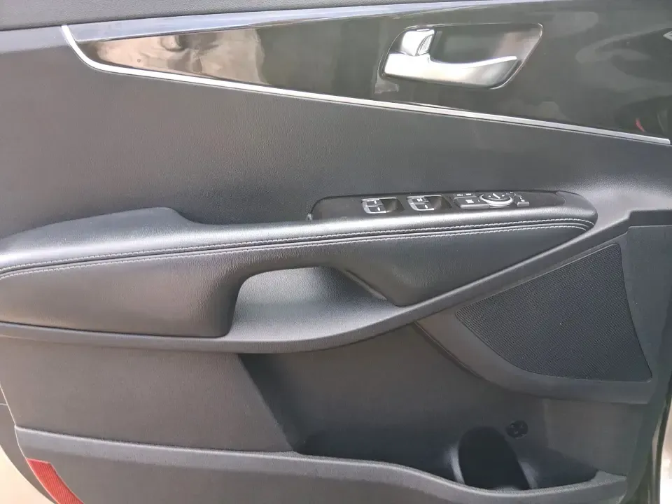 2017 Kia Sorento 2.4L L (5XYPG4A32HG) with an 2.4L I-4 gasoline direct injection engine, 6A transmission, located at 880 E. National Road, Vandalia, OH, 45377, (937) 908-9800, 39.891918, -84.183594 - Picture your next road trip or daily school-and-sports shuffle: a roomy SUV that's comfortable on long stretches of I-75, easy to live with around town, and ready for weekend errands from Miller Lane to the Dayton area. This **2017 Kia Sorento 2.4L L** in **Gray** is a practical, budget-friendly cho - Photo#17