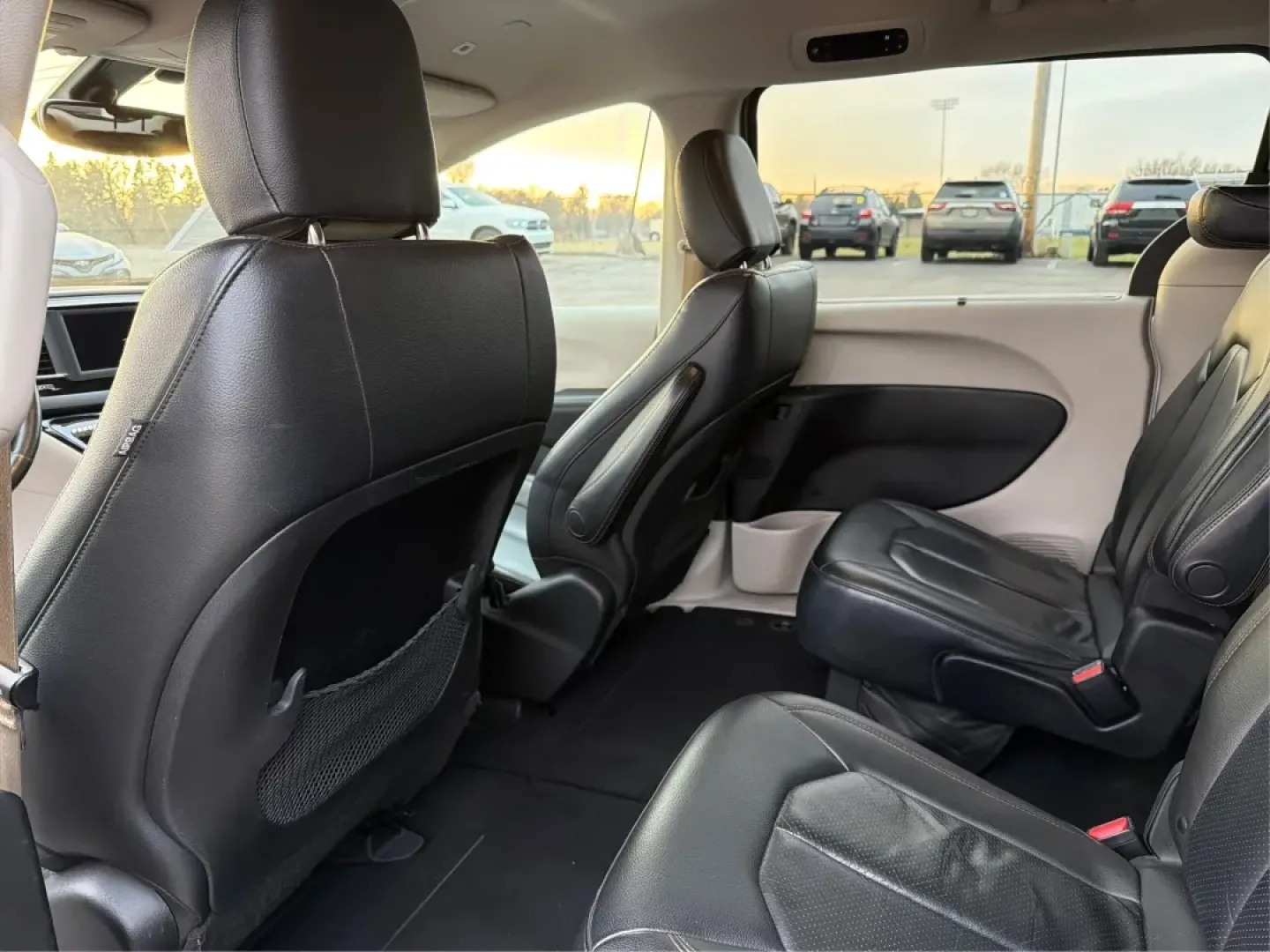 2019 Chrysler Pacifica Touring-L (2C4RC1BG5KR) with an 3.6L V6 DOHC 24V engine, 9-Speed Automatic transmission, located at 1099 N County Rd 25A , Troy, OH, 45373, (937) 908-9800, 40.057079, -84.212883 - **Experience Family Adventures with the 2019 Chrysler Pacifica Touring-L from Advantage Car and Credit!**<br /> <br /> Are you searching for the perfect vehicle to accommodate your family's growing needs? Look no further! The 2019 Chrysler Pacifica Touring-L is designed with families in mind, offeri - Photo#10