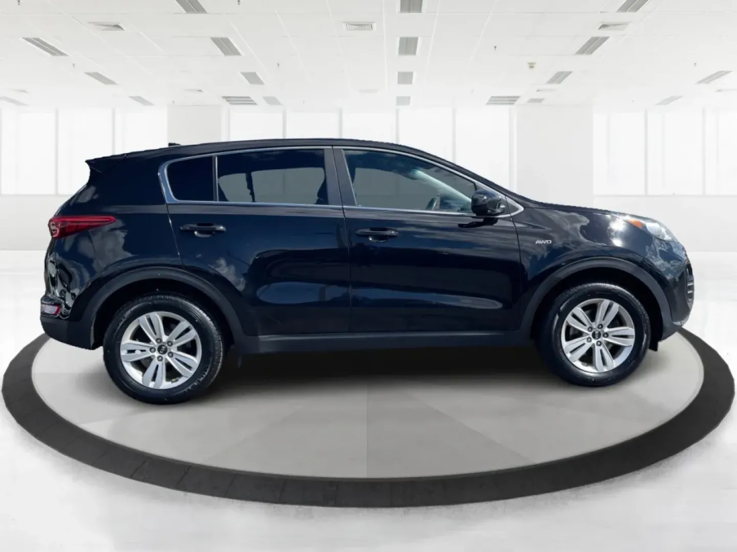 2019 Kia Sportage LX (KNDPMCACXK7) with an Theta II 2.4L I-4 gasoline direct injection engine, located at 4508 South Dixie Dr, Moraine, OH, 45439, (937) 908-9800, 39.689976, -84.218452 - **Adventure Awaits with the 2019 Kia Sportage at Advantage Car and Credit!**<br /> <br /> Are you ready to elevate your driving experience? Whether you're navigating the hustle and bustle of city life or embarking on a weekend getaway, the 2019 Kia Sportage is your perfect companion. This stylish cr - Photo#1