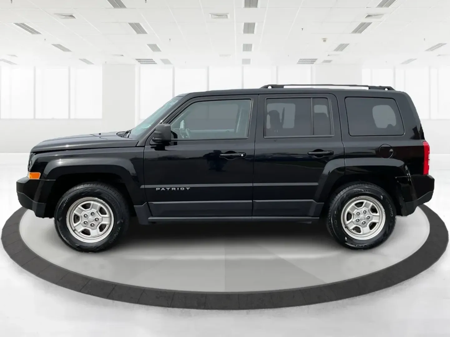 2017 Jeep Patriot Sport FWD (1C4NJPBAXHD) with an 2.4L I-4 DOHC engine, located at 1184 Kauffman Ave, Fairborn, OH, 45324, (937) 908-9800, 39.807072, -84.030914 - **Unlock Adventure with the 2017 Jeep Patriot Sport FWD at Advantage Car and Credit!**<br /> <br /> Are you ready to elevate your outdoor adventures or simply need a reliable vehicle for your daily commute? Look no further than the incredible 2017 Jeep Patriot Sport FWD, available now at Advantage C - Photo#5