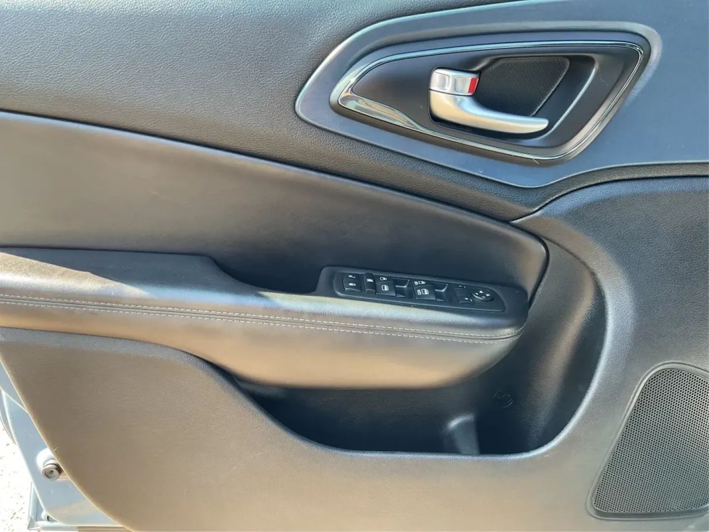 2015 Chrysler 200 S (1C3CCCBB8FN) with an Other engine, located at 1099 N County Rd 25A , Troy, OH, 45373, (937) 908-9800, 40.057079, -84.212883 - **Experience Luxury on a Budget with the 2015 Chrysler 200 S at Advantage Car and Credit**<br /> <br /> Looking for a stylish sedan that can handle your daily commute as effortlessly as your weekend adventures? The 2015 Chrysler 200 S is the perfect blend of comfort, technology, and modern aesthetic - Photo#19