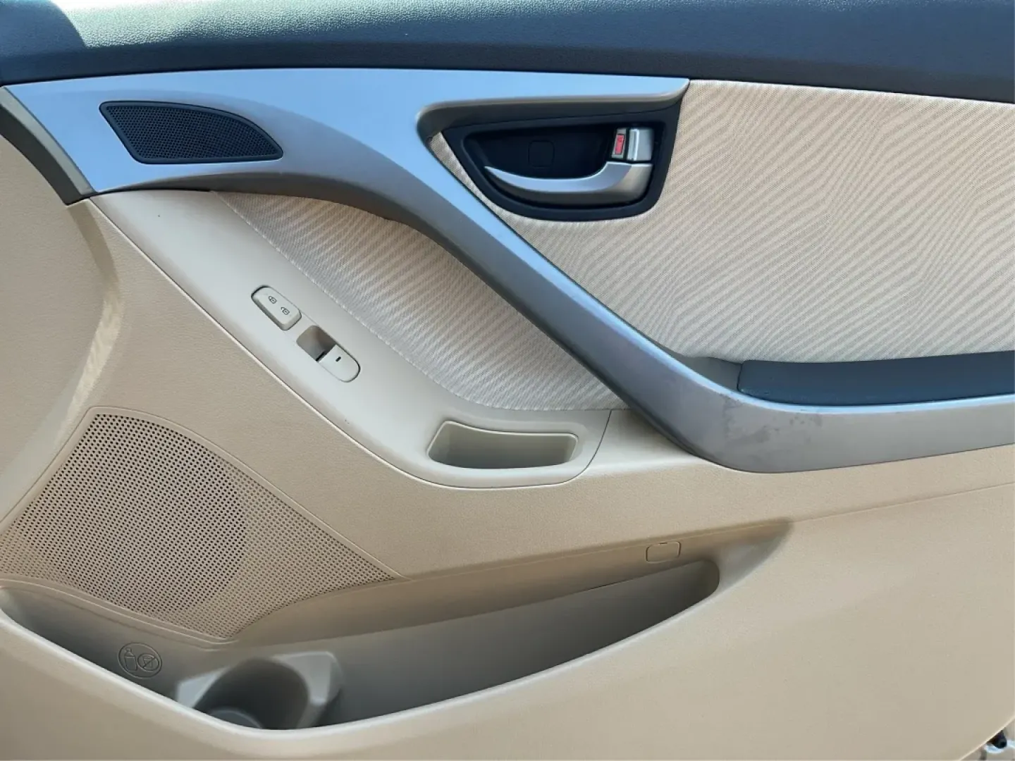 2013 Hyundai Elantra GLS (5NPDH4AE6DH) with an 1.8L I-4 DOHC engine, located at 401 Woodman Dr, Riverside, OH, 45431, (937) 908-9800, 39.760899, -84.123421 - **Unlock the Freedom of the Open Road with the 2013 Hyundai Elantra GLS** <br /> <br /> Are you ready to elevate your daily commute or embark on new adventures without breaking the bank? The 2013 Hyundai Elantra GLS, available at Advantage Car and Credit in Fairborn, OH, is the ideal sedan for budg - Photo#18