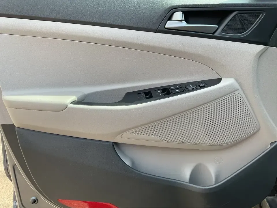 2016 Hyundai Tucson Eco (KM8J3CA24GU) with an 1.6L I-4 gasoline direct injection engine, 7A transmission, located at 401 Woodman Dr, Riverside, OH, 45431, (937) 908-9800, 39.760899, -84.123421 - **Adventure Awaits: 2016 Hyundai Tucson Eco Your Perfect Companion for Daily Drives and Weekend Getaways!**<br /> <br /> At Advantage Car and Credit, located at 1184 Kauffman Ave, Fairborn, OH 45324, we understand that life is an adventure, and having the right vehicle can make all the difference. - Photo#18