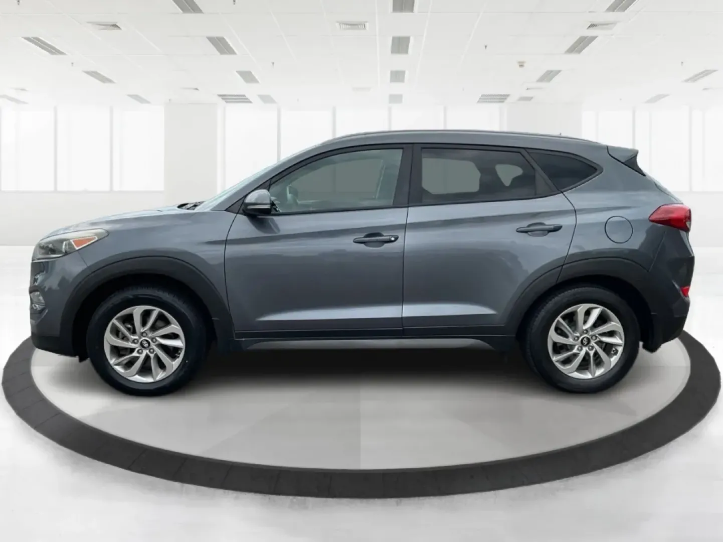 2016 Hyundai Tucson Eco (KM8J3CA24GU) with an 1.6L I-4 gasoline direct injection engine, located at 1951 S Dayton Lakeview Rd., New Carlisle, OH, 45344, (937) 908-9800, 39.890999, -84.050255 - **Adventure Awaits: 2016 Hyundai Tucson Eco Your Perfect Companion for Daily Drives and Weekend Getaways!**<br /> <br /> At Advantage Car and Credit, located at 1184 Kauffman Ave, Fairborn, OH 45324, we understand that life is an adventure, and having the right vehicle can make all the difference. - Photo#5