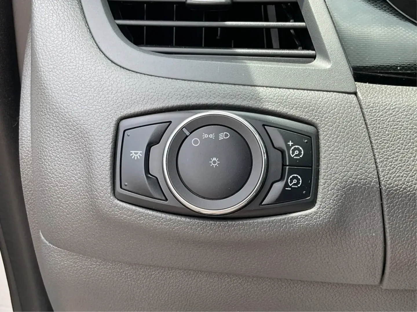 2013 Ford Edge SE (2FMDK3GC3DB) with an Other engine, located at 1099 N County Rd 25A , Troy, OH, 45373, (937) 908-9800, 40.057079, -84.212883 - **Hit the Open Road in Style! Discover the 2013 Ford Edge SE at Advantage Car and Credit in Fairborn, OH**<br /> <br /> Are you ready to elevate your daily commute or embark on exciting weekend adventures? The 2013 Ford Edge SE is the perfect blend of comfort, spaciousness, and style, making it an i - Photo#17