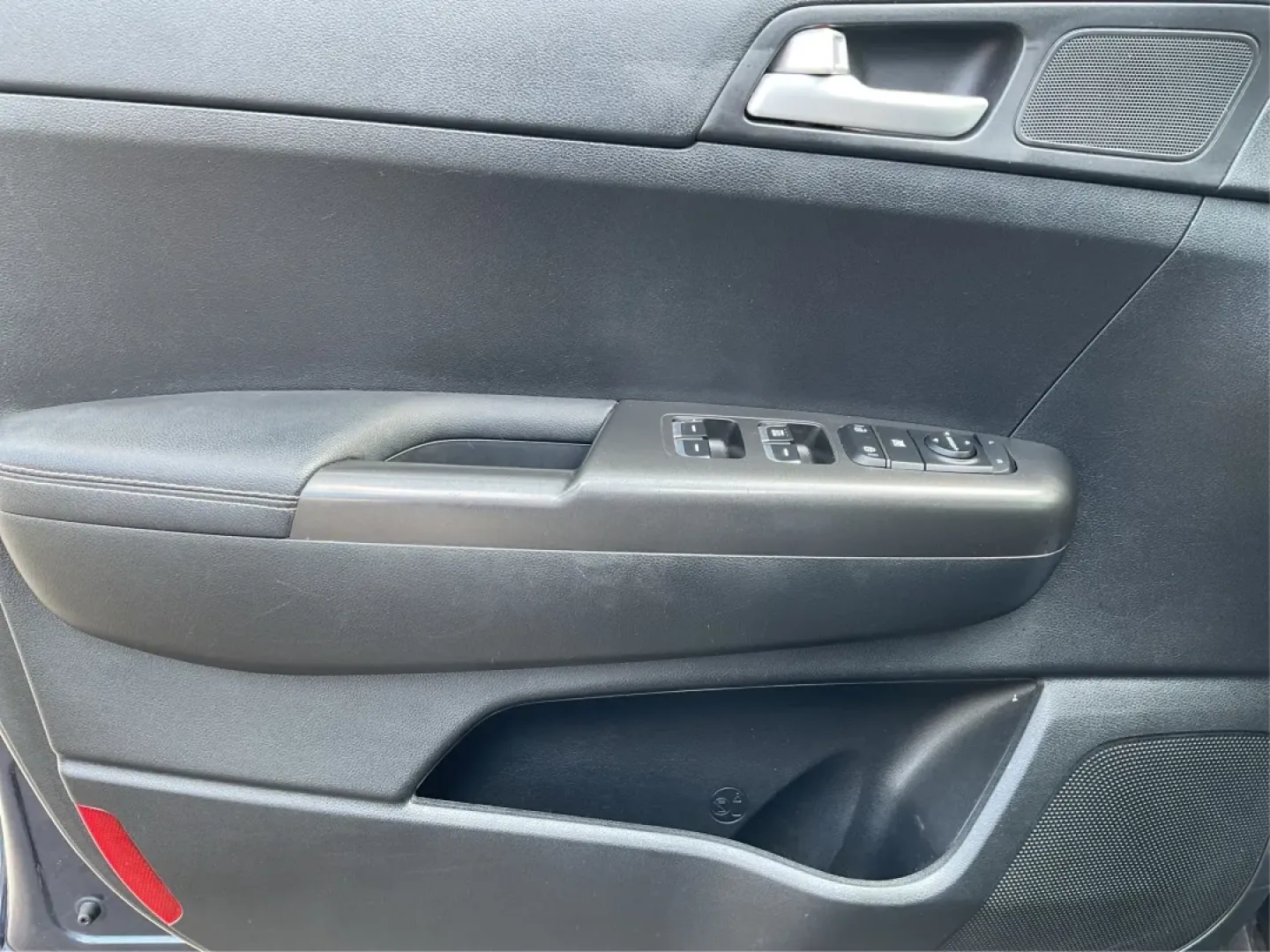 2017 Kia Sportage LX (KNDPM3ACXH7) with an Theta II 2.4L I-4 gasoline direct injection engine, located at 1951 S Dayton Lakeview Rd., New Carlisle, OH, 45344, (937) 908-9800, 39.890999, -84.050255 - **Discover Your Next Adventure with the 2017 Kia Sportage LX at Advantage Car and Credit!** <br /> <br /> Are you ready to elevate your driving experience? Look no further! This stunning 2017 Kia Sportage LX in Pacific Blue is perfect for anyone who craves both style and functionality. Whether you'r - Photo#18