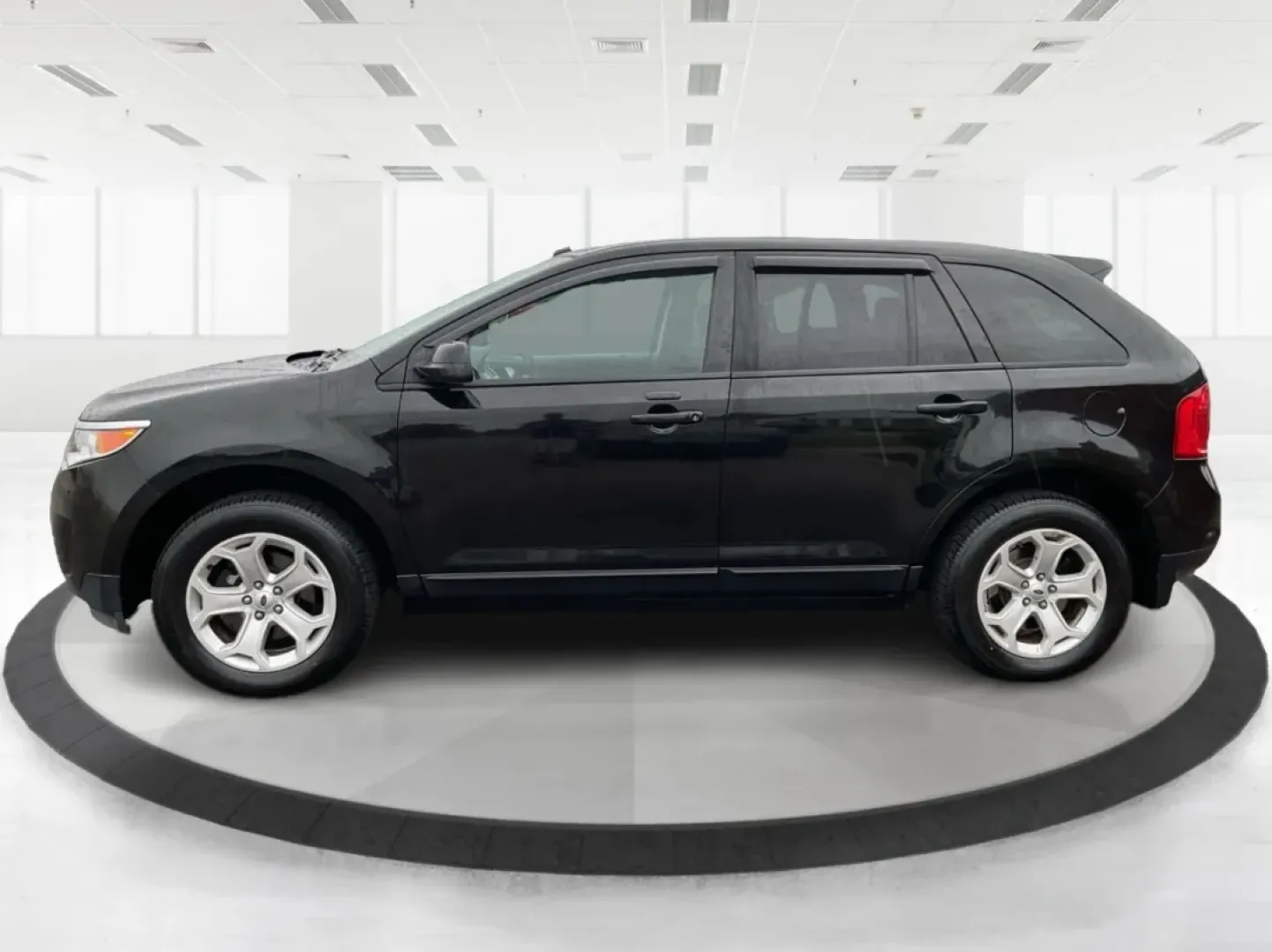 2013 Ford Edge SEL (2FMDK4JC1DB) with an 3.5L V-6 DOHC engine, located at 1951 S Dayton Lakeview Rd., New Carlisle, OH, 45344, (937) 908-9800, 39.890999, -84.050255 - **Elevate Your Weekend Adventures with the 2013 Ford Edge SEL at Advantage Car and Credit!**<br /> <br /> Are you ready to embrace a lifestyle of comfort and adventure? Whether you're shuttling the kids to their weekend soccer games or embarking on a scenic road trip through Ohio's beautiful landsca - Photo#5