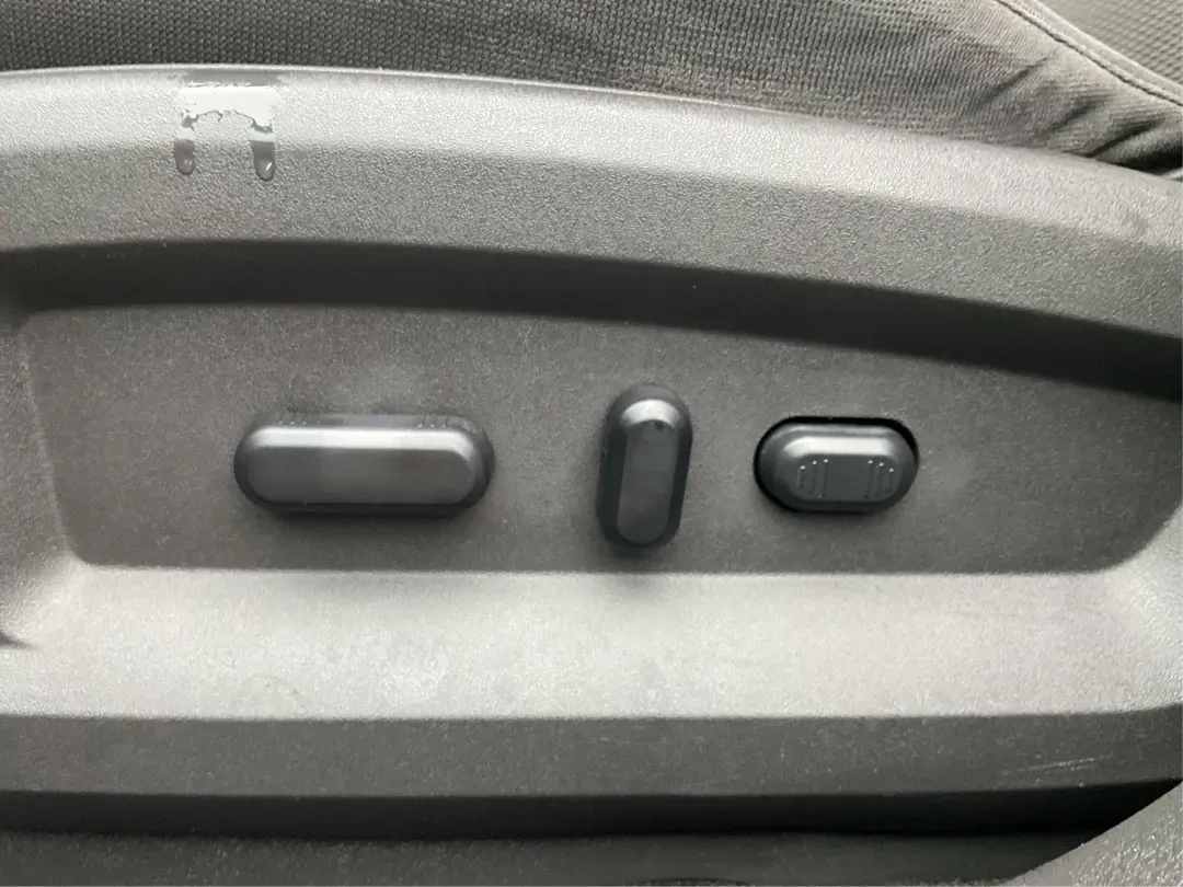 2013 Ford Edge SEL (2FMDK4JC1DB) with an 3.5L V-6 DOHC engine, located at 1184 Kauffman Ave, Fairborn, OH, 45324, (937) 908-9800, 39.807072, -84.030914 - **Elevate Your Weekend Adventures with the 2013 Ford Edge SEL at Advantage Car and Credit!**<br /> <br /> Are you ready to embrace a lifestyle of comfort and adventure? Whether you're shuttling the kids to their weekend soccer games or embarking on a scenic road trip through Ohio's beautiful landsca - Photo#18