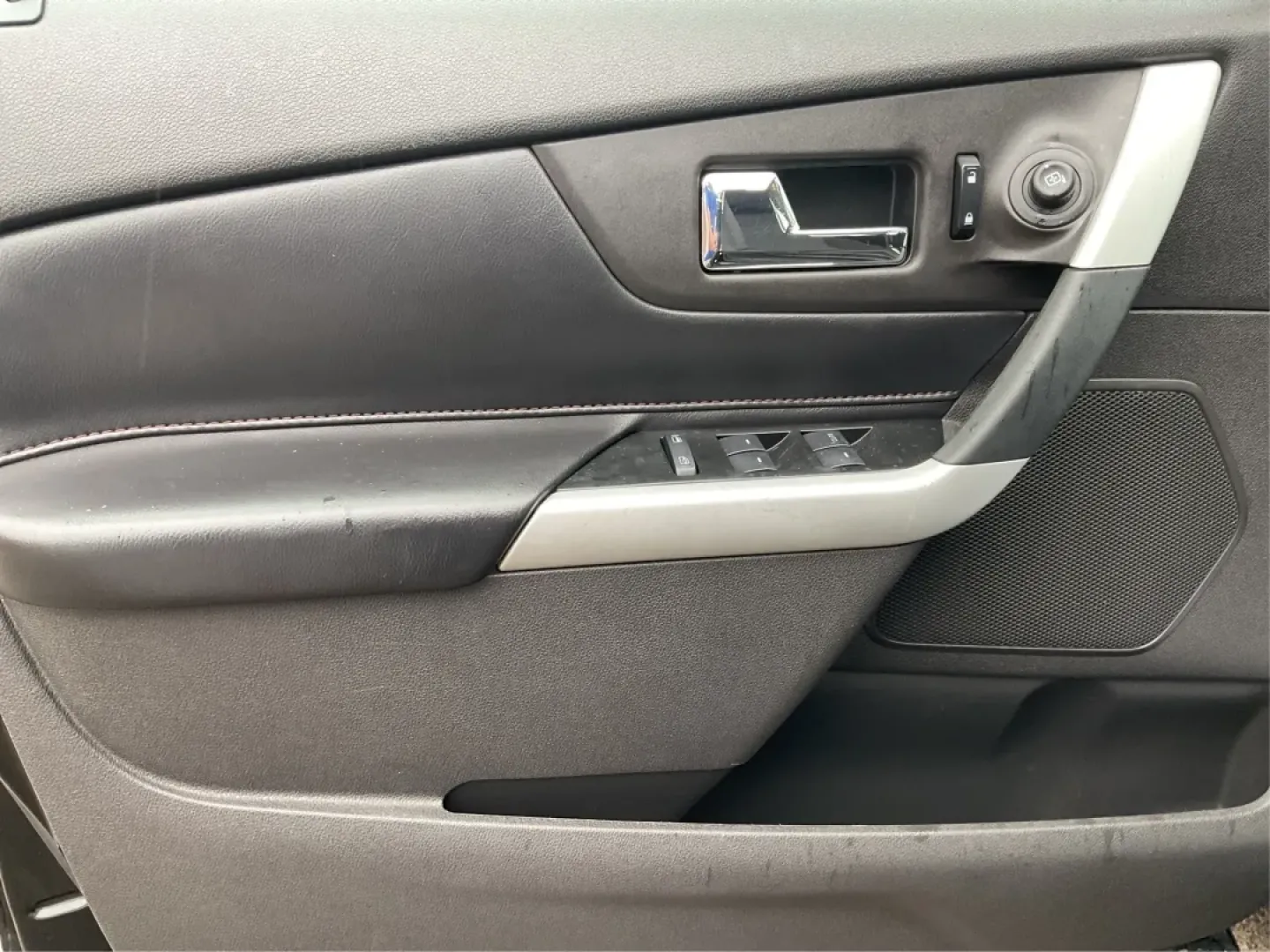 2013 Ford Edge SEL (2FMDK4JC1DB) with an 3.5L V-6 DOHC engine, located at 1184 Kauffman Ave, Fairborn, OH, 45324, (937) 908-9800, 39.807072, -84.030914 - **Elevate Your Weekend Adventures with the 2013 Ford Edge SEL at Advantage Car and Credit!**<br /> <br /> Are you ready to embrace a lifestyle of comfort and adventure? Whether you're shuttling the kids to their weekend soccer games or embarking on a scenic road trip through Ohio's beautiful landsca - Photo#19