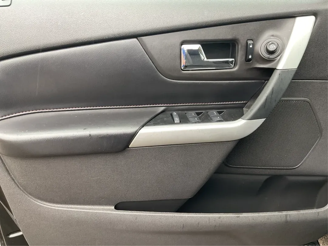 2013 Ford Edge SEL (2FMDK4JC1DB) with an 3.5L V-6 DOHC engine, located at 1184 Kauffman Ave, Fairborn, OH, 45324, (937) 908-9800, 39.807072, -84.030914 - **Elevate Your Weekend Adventures with the 2013 Ford Edge SEL at Advantage Car and Credit!**<br /> <br /> Are you ready to embrace a lifestyle of comfort and adventure? Whether you're shuttling the kids to their weekend soccer games or embarking on a scenic road trip through Ohio's beautiful landsca - Photo#19