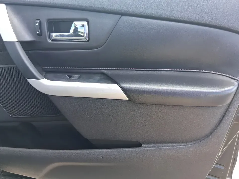 2013 Ford Edge SEL (2FMDK4JC1DB) with an 3.5L V-6 DOHC engine, 6-Speed Automatic transmission, located at 1184 Kauffman Ave, Fairborn, OH, 45324, (937) 908-9800, 39.807072, -84.030914 - **Elevate Your Weekend Adventures with the 2013 Ford Edge SEL at Advantage Car and Credit!**<br /> <br /> Are you ready to embrace a lifestyle of comfort and adventure? Whether you're shuttling the kids to their weekend soccer games or embarking on a scenic road trip through Ohio's beautiful landsca - Photo#20