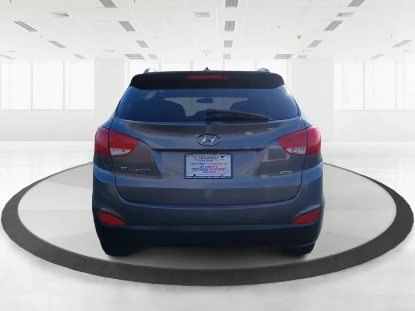 2014 Hyundai Tucson GLS AWD (KM8JUCAG3EU) with an 2.4L L4 DOHC 16V engine, 6-Speed Automatic transmission, located at 1230 East Main St, Xenia, OH, 45385, (937) 908-9800, 39.688026, -83.910172 - **Explore the Great Outdoors with the 2014 Hyundai Tucson GLS AWD! Perfect for Weekend Adventures!**<br /> <br /> If you're ready to embrace life's adventures, the 2014 Hyundai Tucson GLS AWD is the SUV you need. Whether you're planning a weekend camping trip, daily commutes around Fairborn, or shut - Photo#3