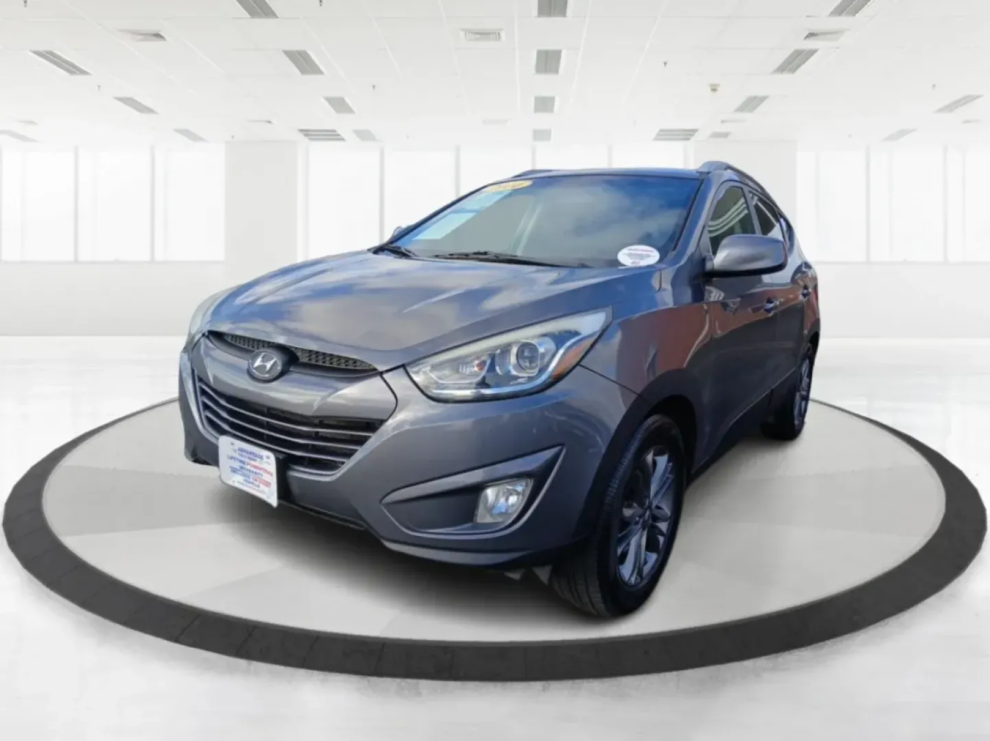 2014 Hyundai Tucson GLS AWD (KM8JUCAG3EU) with an 2.4L L4 DOHC 16V engine, 6-Speed Automatic transmission, located at 1230 East Main St, Xenia, OH, 45385, (937) 908-9800, 39.688026, -83.910172 - **Explore the Great Outdoors with the 2014 Hyundai Tucson GLS AWD! Perfect for Weekend Adventures!**<br /> <br /> If you're ready to embrace life's adventures, the 2014 Hyundai Tucson GLS AWD is the SUV you need. Whether you're planning a weekend camping trip, daily commutes around Fairborn, or shut - Photo#8
