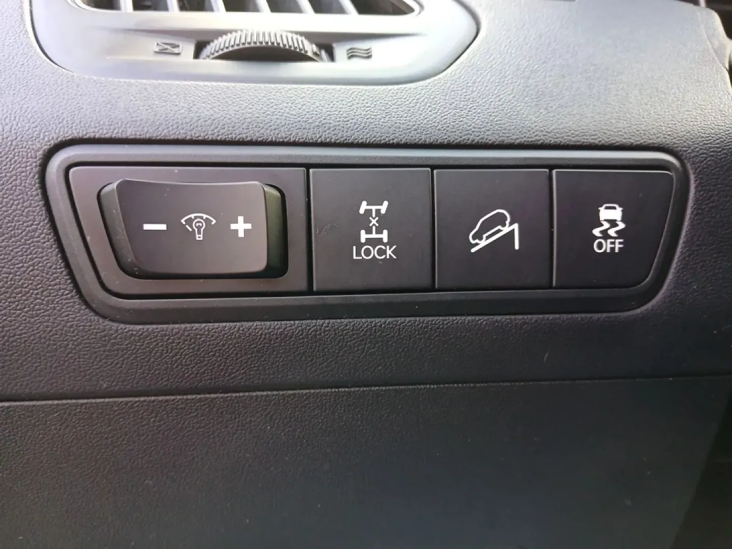 2014 Hyundai Tucson GLS AWD (KM8JUCAG3EU) with an 2.4L L4 DOHC 16V engine, 6-Speed Automatic transmission, located at 1230 East Main St, Xenia, OH, 45385, (937) 908-9800, 39.688026, -83.910172 - **Explore the Great Outdoors with the 2014 Hyundai Tucson GLS AWD! Perfect for Weekend Adventures!**<br /> <br /> If you're ready to embrace life's adventures, the 2014 Hyundai Tucson GLS AWD is the SUV you need. Whether you're planning a weekend camping trip, daily commutes around Fairborn, or shut - Photo#17