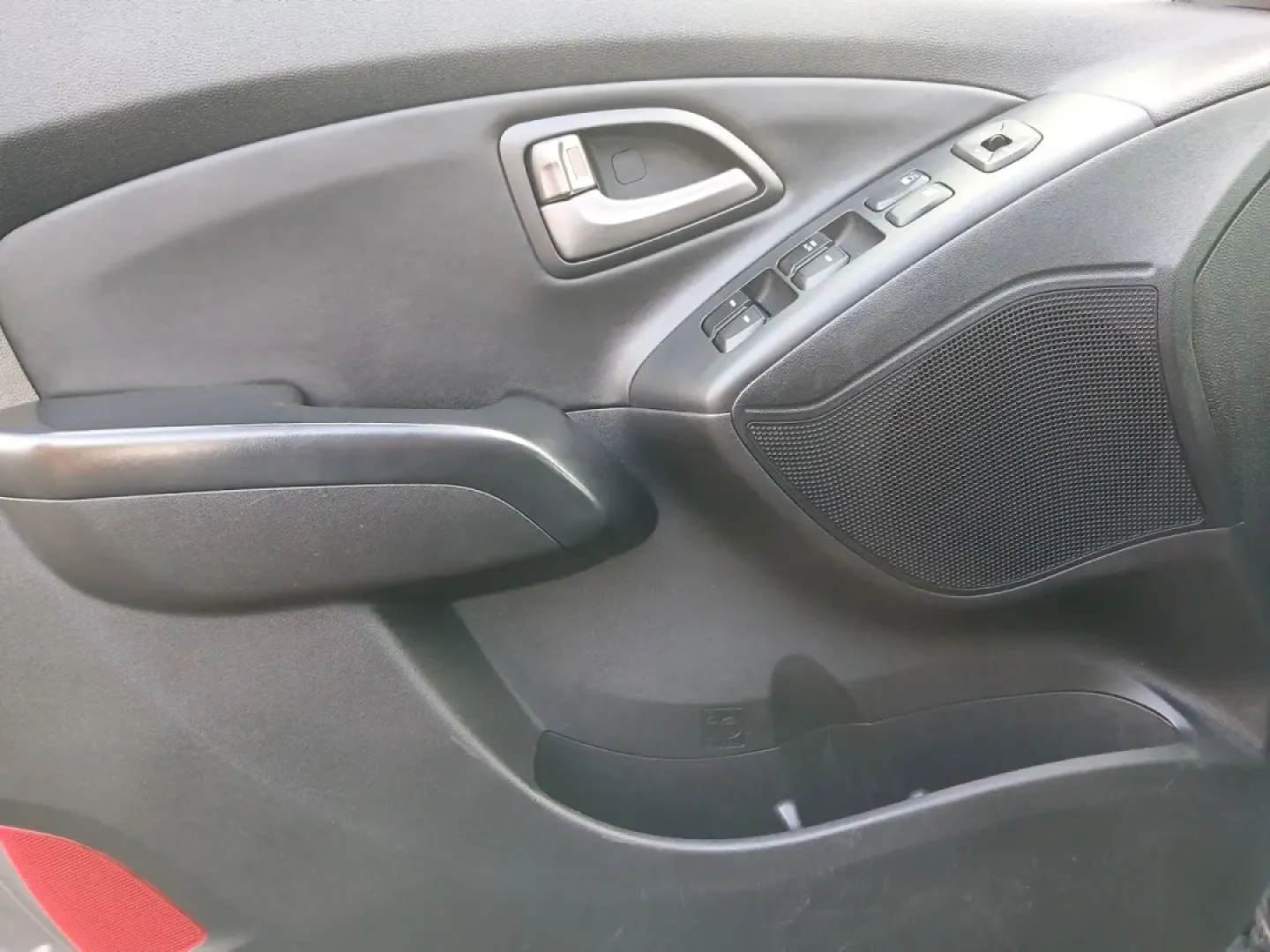 2014 Hyundai Tucson GLS AWD (KM8JUCAG3EU) with an 2.4L L4 DOHC 16V engine, 6-Speed Automatic transmission, located at 1230 East Main St, Xenia, OH, 45385, (937) 908-9800, 39.688026, -83.910172 - **Explore the Great Outdoors with the 2014 Hyundai Tucson GLS AWD! Perfect for Weekend Adventures!**<br /> <br /> If you're ready to embrace life's adventures, the 2014 Hyundai Tucson GLS AWD is the SUV you need. Whether you're planning a weekend camping trip, daily commutes around Fairborn, or shut - Photo#19