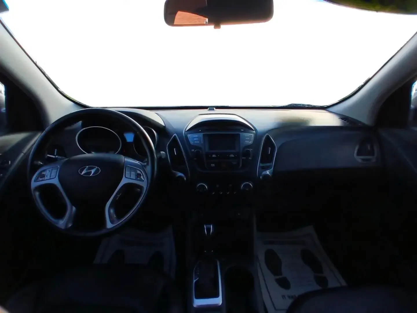 2014 Hyundai Tucson GLS AWD (KM8JUCAG3EU) with an 2.4L L4 DOHC 16V engine, 6-Speed Automatic transmission, located at 1230 East Main St, Xenia, OH, 45385, (937) 908-9800, 39.688026, -83.910172 - **Explore the Great Outdoors with the 2014 Hyundai Tucson GLS AWD! Perfect for Weekend Adventures!**<br /> <br /> If you're ready to embrace life's adventures, the 2014 Hyundai Tucson GLS AWD is the SUV you need. Whether you're planning a weekend camping trip, daily commutes around Fairborn, or shut - Photo#21