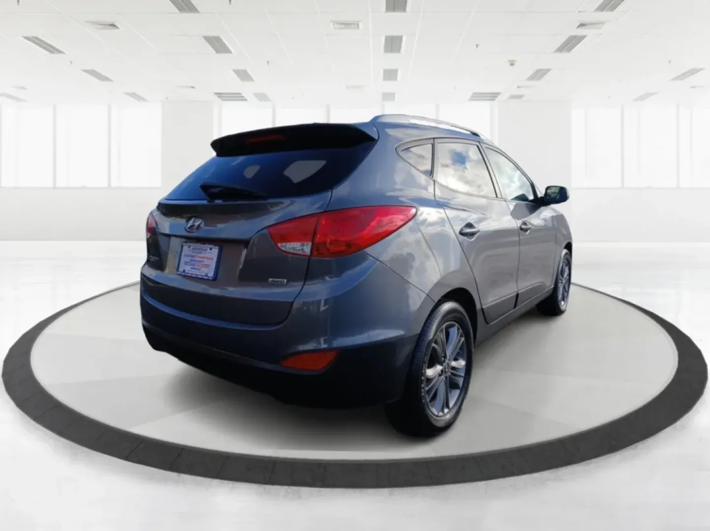 2014 Hyundai Tucson GLS AWD (KM8JUCAG3EU) with an 2.4L L4 DOHC 16V engine, 6-Speed Automatic transmission, located at 1184 Kauffman Ave, Fairborn, OH, 45324, (937) 908-9800, 39.807072, -84.030914 - **Explore the Great Outdoors with the 2014 Hyundai Tucson GLS AWD! Perfect for Weekend Adventures!**<br /> <br /> If you're ready to embrace life's adventures, the 2014 Hyundai Tucson GLS AWD is the SUV you need. Whether you're planning a weekend camping trip, daily commutes around Fairborn, or shut - Photo#2