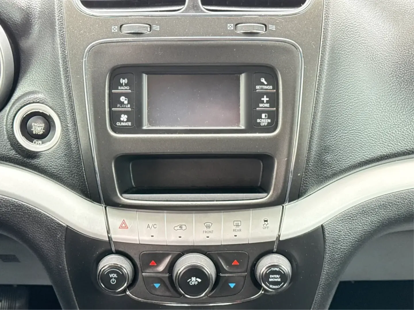 2018 Dodge Journey SXT AWD (3C4PDDBG9JT) with an Pentastar 3.6L V-6 DOHC engine, located at 1230 East Main St, Xenia, OH, 45385, (937) 908-9800, 39.688026, -83.910172 - Experience the thrill of adventure and family outings in this stunning **2018 Dodge Journey SXT AWD**, now available at **Advantage Car and Credit**, located at **1184 Kauffman Ave, Fairborn, OH 45324**. Whether you're commuting to work or heading out for a weekend getaway, this versatile SUV is des - Photo#13