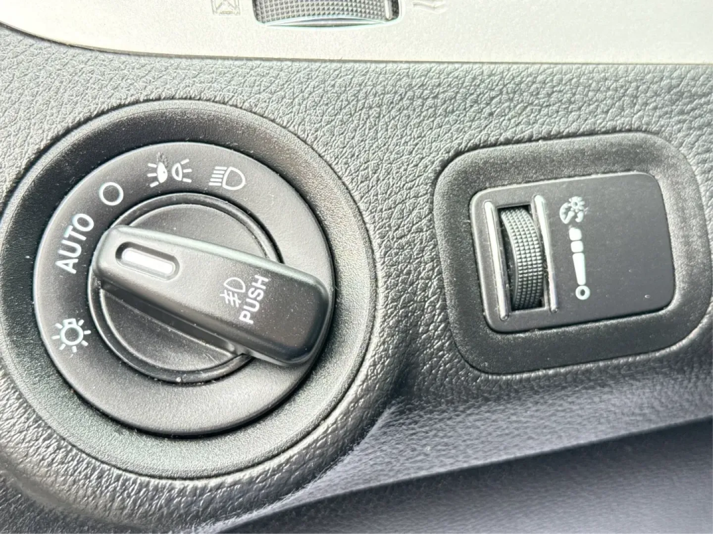 2018 Dodge Journey SXT AWD (3C4PDDBG9JT) with an Pentastar 3.6L V-6 DOHC engine, located at 1230 East Main St, Xenia, OH, 45385, (937) 908-9800, 39.688026, -83.910172 - Experience the thrill of adventure and family outings in this stunning **2018 Dodge Journey SXT AWD**, now available at **Advantage Car and Credit**, located at **1184 Kauffman Ave, Fairborn, OH 45324**. Whether you're commuting to work or heading out for a weekend getaway, this versatile SUV is des - Photo#17