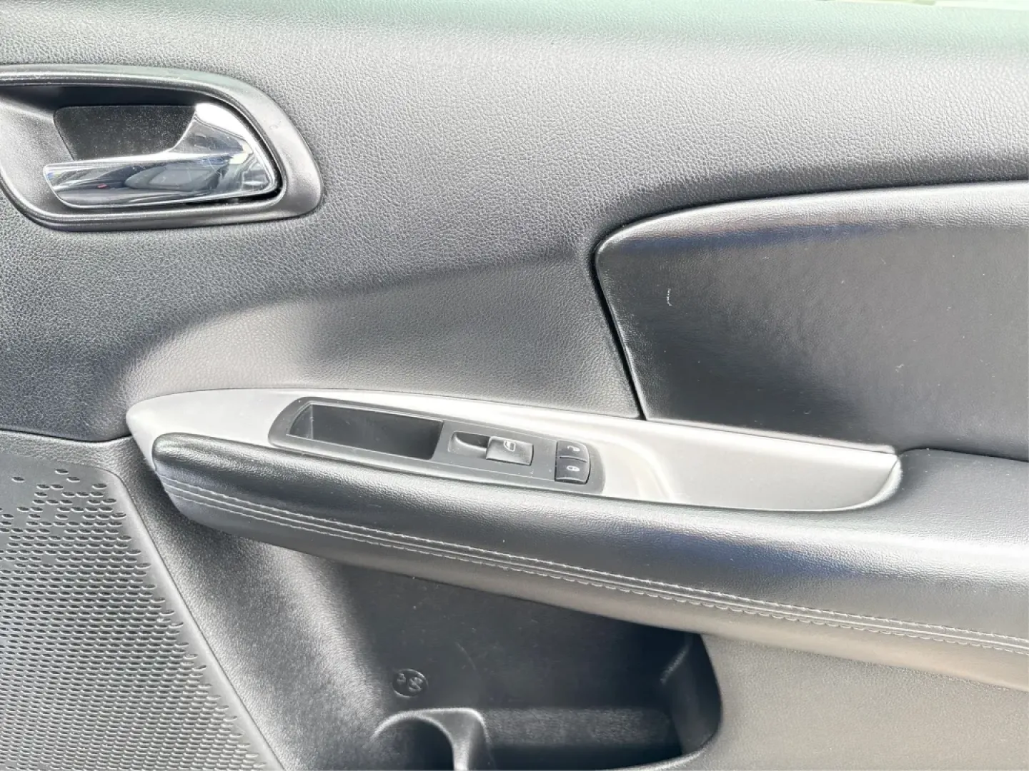 2018 Dodge Journey SXT AWD (3C4PDDBG9JT) with an Pentastar 3.6L V-6 DOHC engine, located at 1230 East Main St, Xenia, OH, 45385, (937) 908-9800, 39.688026, -83.910172 - Experience the thrill of adventure and family outings in this stunning **2018 Dodge Journey SXT AWD**, now available at **Advantage Car and Credit**, located at **1184 Kauffman Ave, Fairborn, OH 45324**. Whether you're commuting to work or heading out for a weekend getaway, this versatile SUV is des - Photo#20