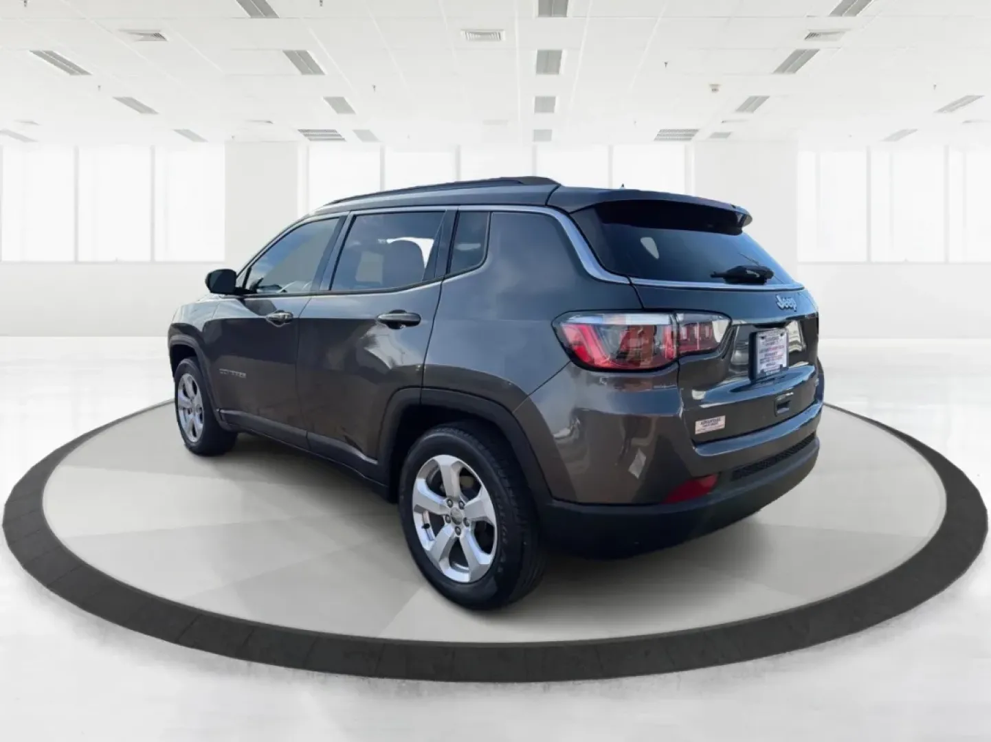 2018 Jeep Compass Latitude FWD (3C4NJCBB1JT) with an 2.4L I-4 variable valve control engine, Automatic transmission, located at 1951 S Dayton Lakeview Rd., New Carlisle, OH, 45344, (937) 908-9800, 39.890999, -84.050255 - **Adventure Awaits with This 2018 Jeep Compass Latitude FWD!**<br /> <br /> Transform your everyday travels into unforgettable adventures with the 2018 Jeep Compass Latitude FWD. This SUV is not just a mode of transportation; it's your ticket to exploration, whether it's cruising through the scenic - Photo#4