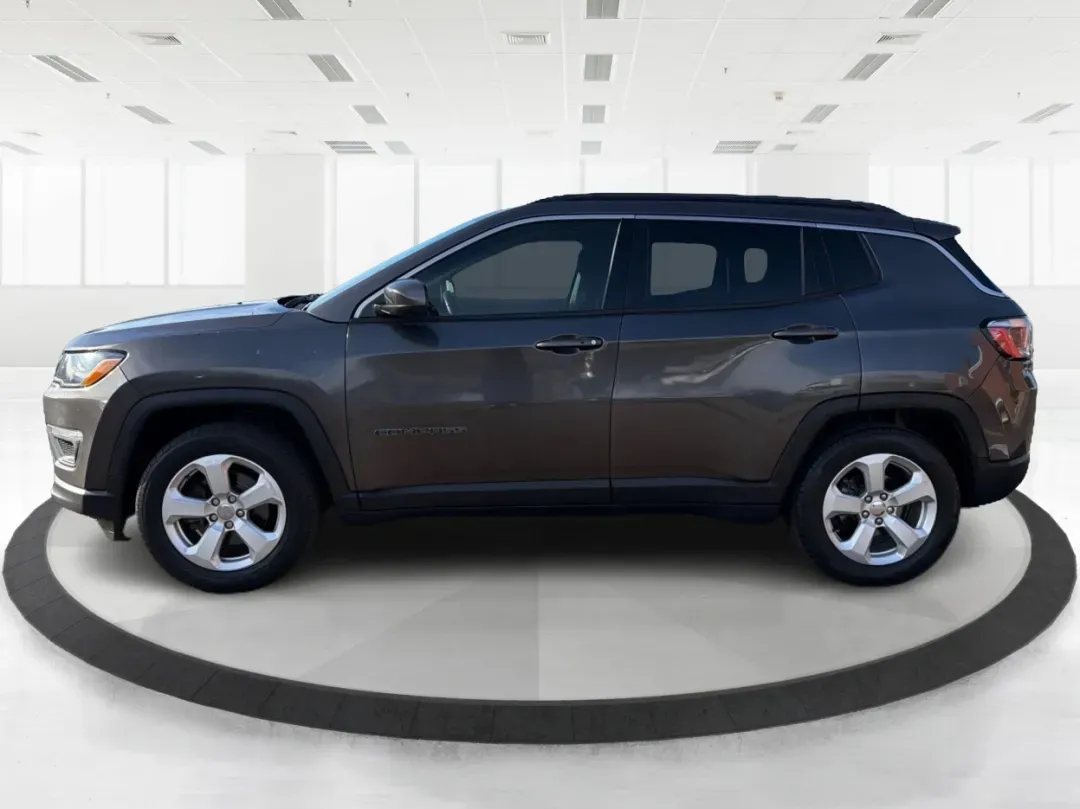 2018 Jeep Compass Latitude FWD (3C4NJCBB1JT) with an 2.4L I-4 variable valve control engine, located at 1951 S Dayton Lakeview Rd., New Carlisle, OH, 45344, (937) 908-9800, 39.890999, -84.050255 - 2018 Jeep Compass Latitude FWD - Photo#5