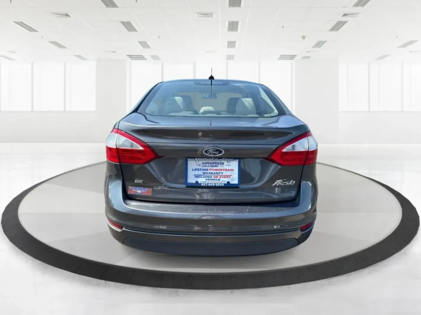 2015 Ford Fiesta SE (3FADP4BJ4FM) with an EcoBoost 1L I-3 gasoline direct injection engine, located at 1230 East Main St, Xenia, OH, 45385, (937) 908-9800, 39.688026, -83.910172 - **Discover Adventure and Style with the 2015 Ford Fiesta SE at Advantage Car and Credit in Fairborn, OH!**<br /> <br /> Are you ready to elevate your daily commute or weekend adventures? The 2015 Ford Fiesta SE is the ideal sedan for budget-conscious buyers seeking a reliable and stylish companion. - Photo#3