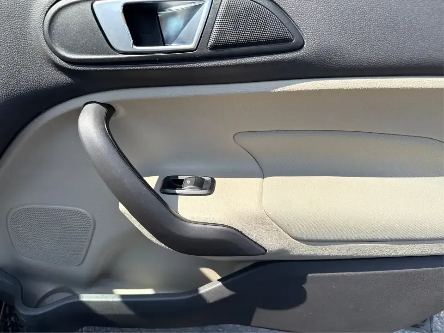 2015 Ford Fiesta SE (3FADP4BJ4FM) with an EcoBoost 1L I-3 gasoline direct injection engine, Automatic transmission, located at 8750 N County Rd 25A, Piqua, OH, 45356, (937) 908-9800, 40.164391, -84.232513 - **Discover Adventure and Style with the 2015 Ford Fiesta SE at Advantage Car and Credit in Fairborn, OH!**<br /> <br /> Are you ready to elevate your daily commute or weekend adventures? The 2015 Ford Fiesta SE is the ideal sedan for budget-conscious buyers seeking a reliable and stylish companion. - Photo#20