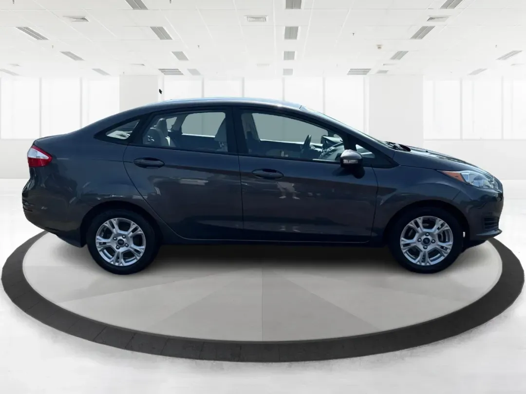 2015 Ford Fiesta SE (3FADP4BJ4FM) with an EcoBoost 1L I-3 gasoline direct injection engine, located at 8750 N County Rd 25A, Piqua, OH, 45356, (937) 908-9800, 40.164391, -84.232513 - **Discover Adventure and Style with the 2015 Ford Fiesta SE at Advantage Car and Credit in Fairborn, OH!**<br /> <br /> Are you ready to elevate your daily commute or weekend adventures? The 2015 Ford Fiesta SE is the ideal sedan for budget-conscious buyers seeking a reliable and stylish companion. - Photo#1