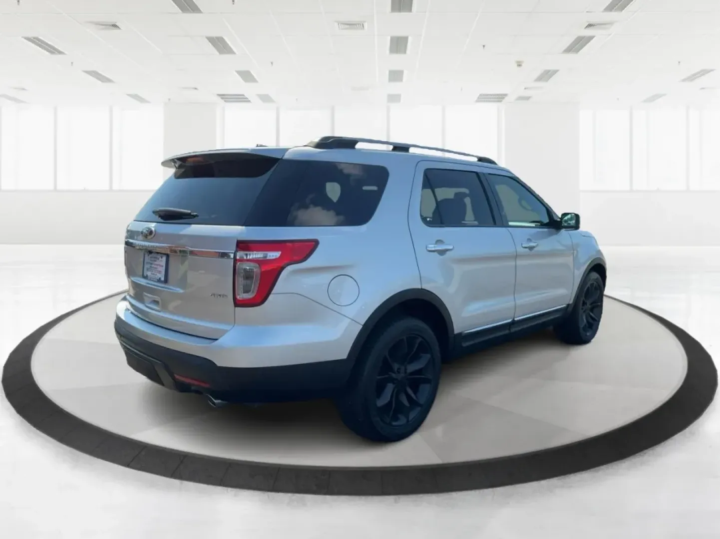 2015 Ford Explorer XLT (1FM5K8D85FG) with an 3.5L V-6 DOHC engine, located at 8750 N County Rd 25A, Piqua, OH, 45356, (937) 908-9800, 40.164391, -84.232513 - **Explore the Open Road with the 2015 Ford Explorer XLT!** <br /> <br /> Are you ready to elevate your family adventures and weekend road trips? Look no further than this stunning 2015 Ford Explorer XLT, available now at Advantage Car and Credit in Fairborn, OH. With its robust capabilities and spac - Photo#2