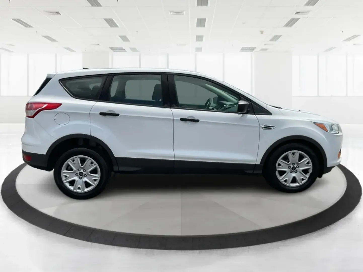2015 Ford Escape S (1FMCU0F71FU) with an Duratec 2.5L I-4 DOHC engine, located at 1184 Kauffman Ave, Fairborn, OH, 45324, (937) 908-9800, 39.807072, -84.030914 - **Adventure Awaits with the 2015 Ford Escape! Perfect for Family Outings and Daily Commutes!**<br /> <br /> Are you looking for a versatile vehicle that seamlessly fits into your active lifestyle? The 2015 Ford Escape is the ideal SUV for growing families, weekend adventurers, or anyone who needs a - Photo#1